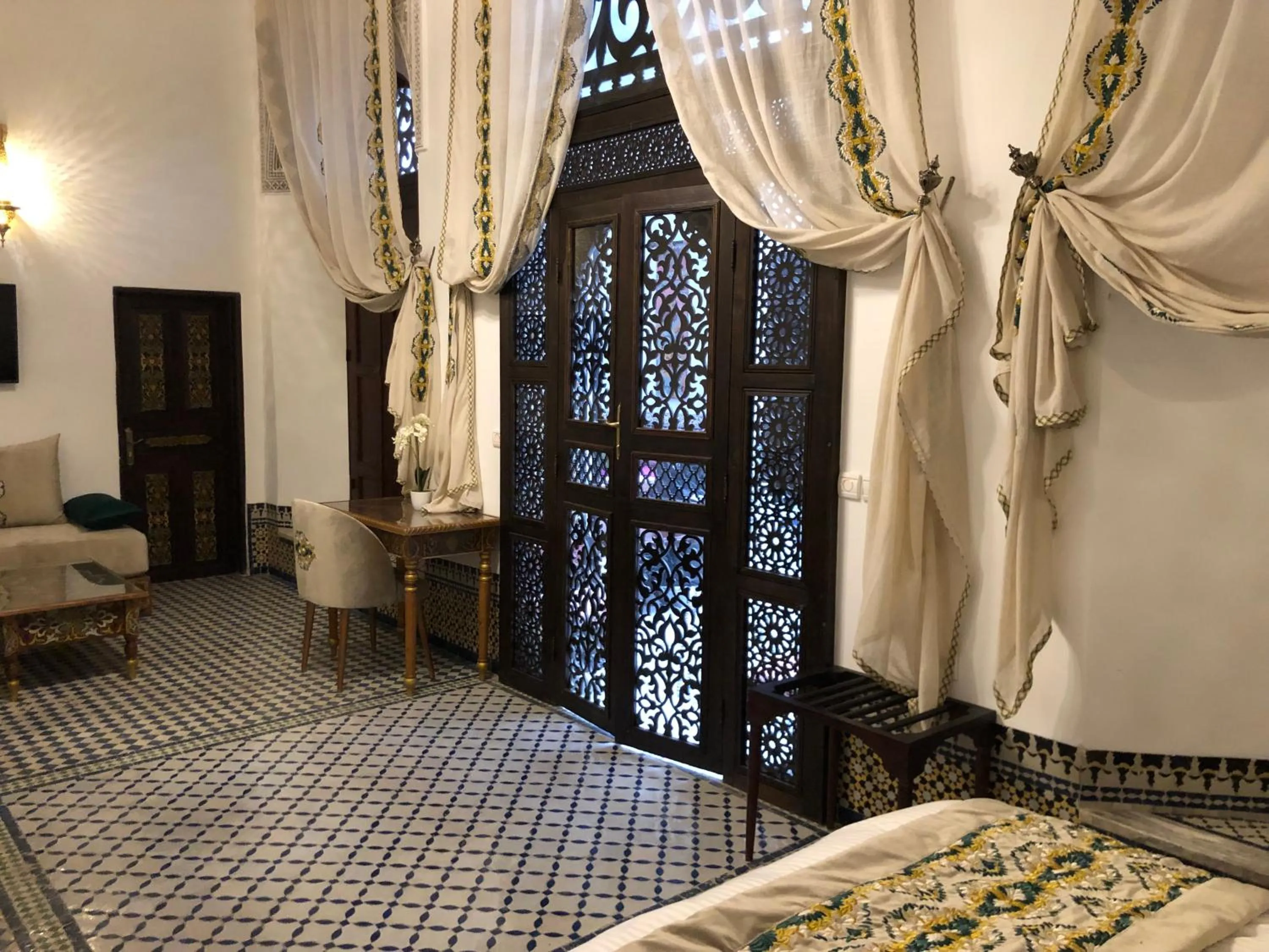 Photo of the whole room, Bed in Le Grand Alcazar - Riad