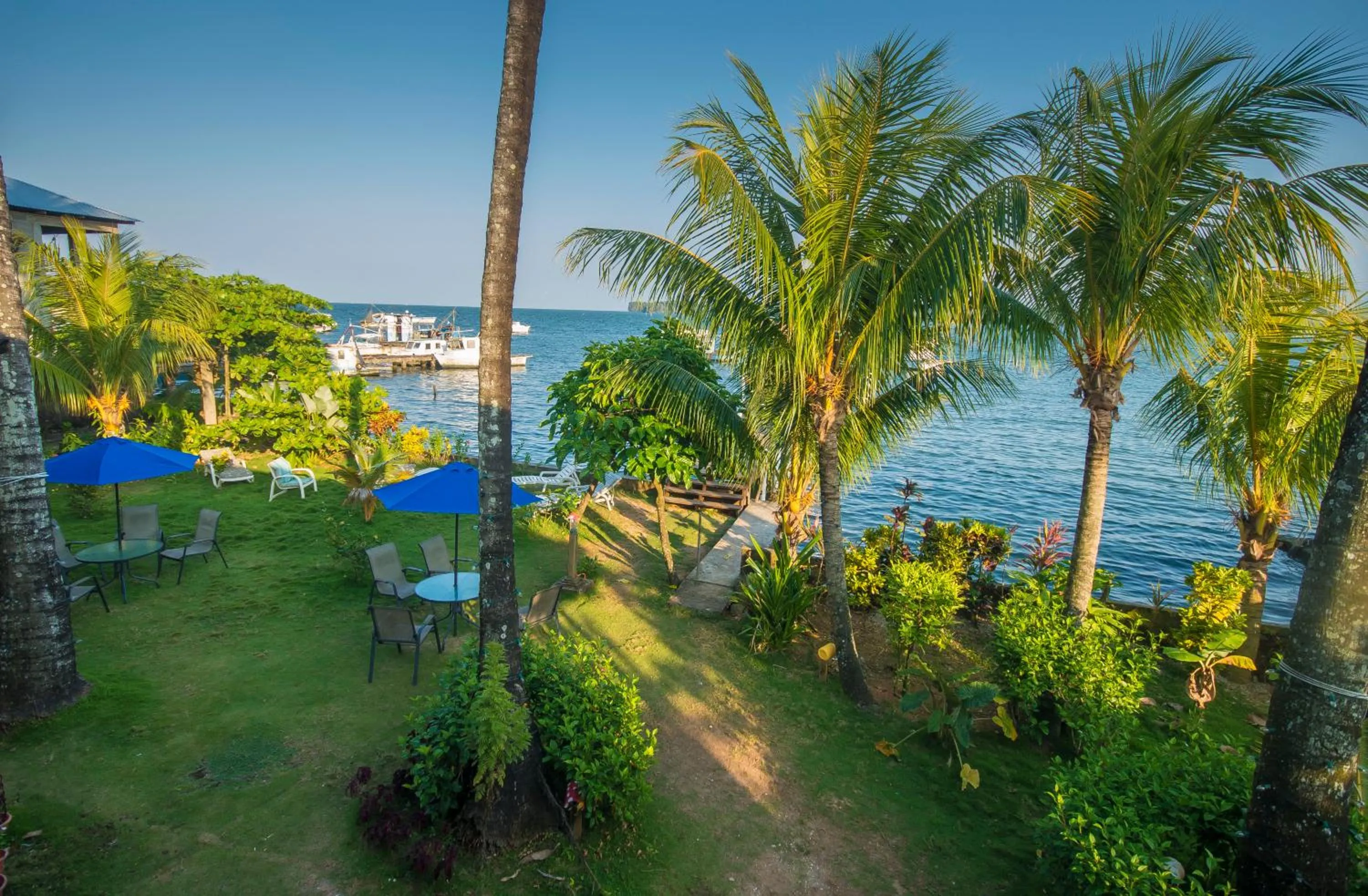 Deluxe Triple Room with Sea View in Casa Nostra