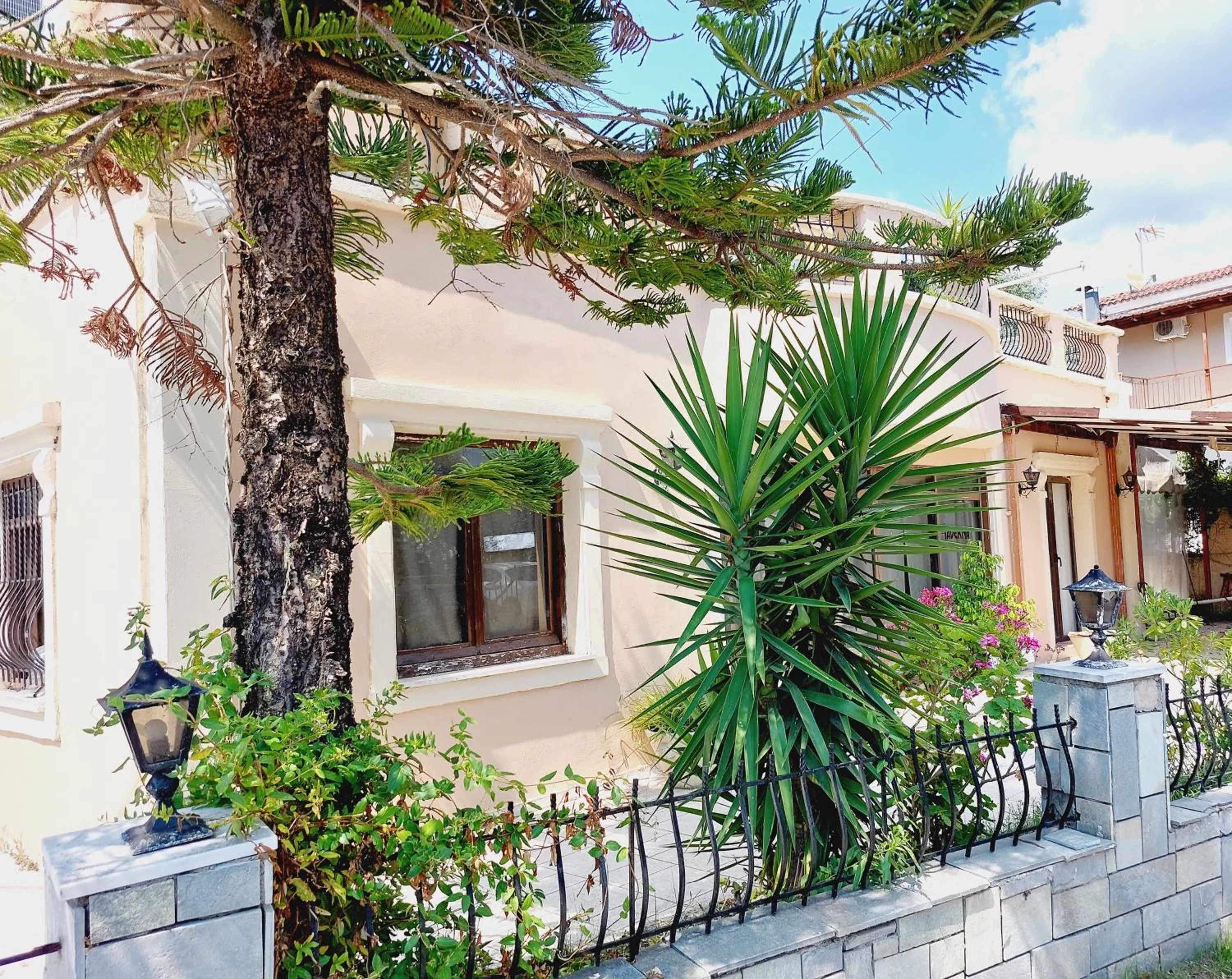 ZOI & ALEXIA APARTMENTS