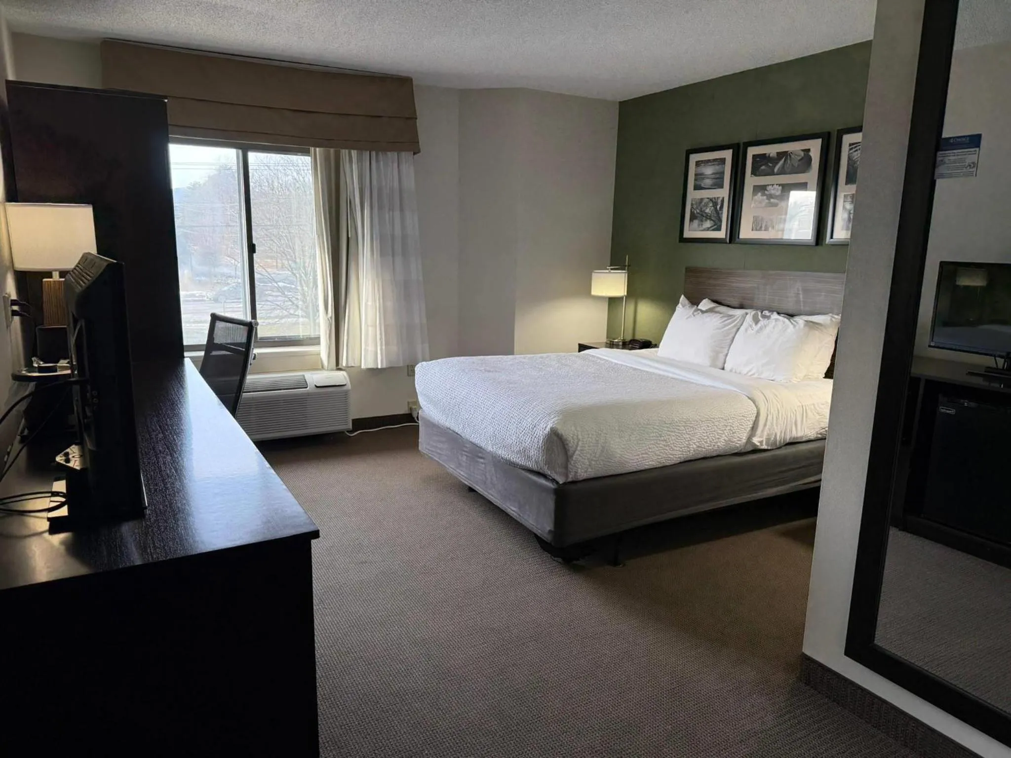 Bedroom, Bed in Sleep Inn & Suites Queensbury - Lake George