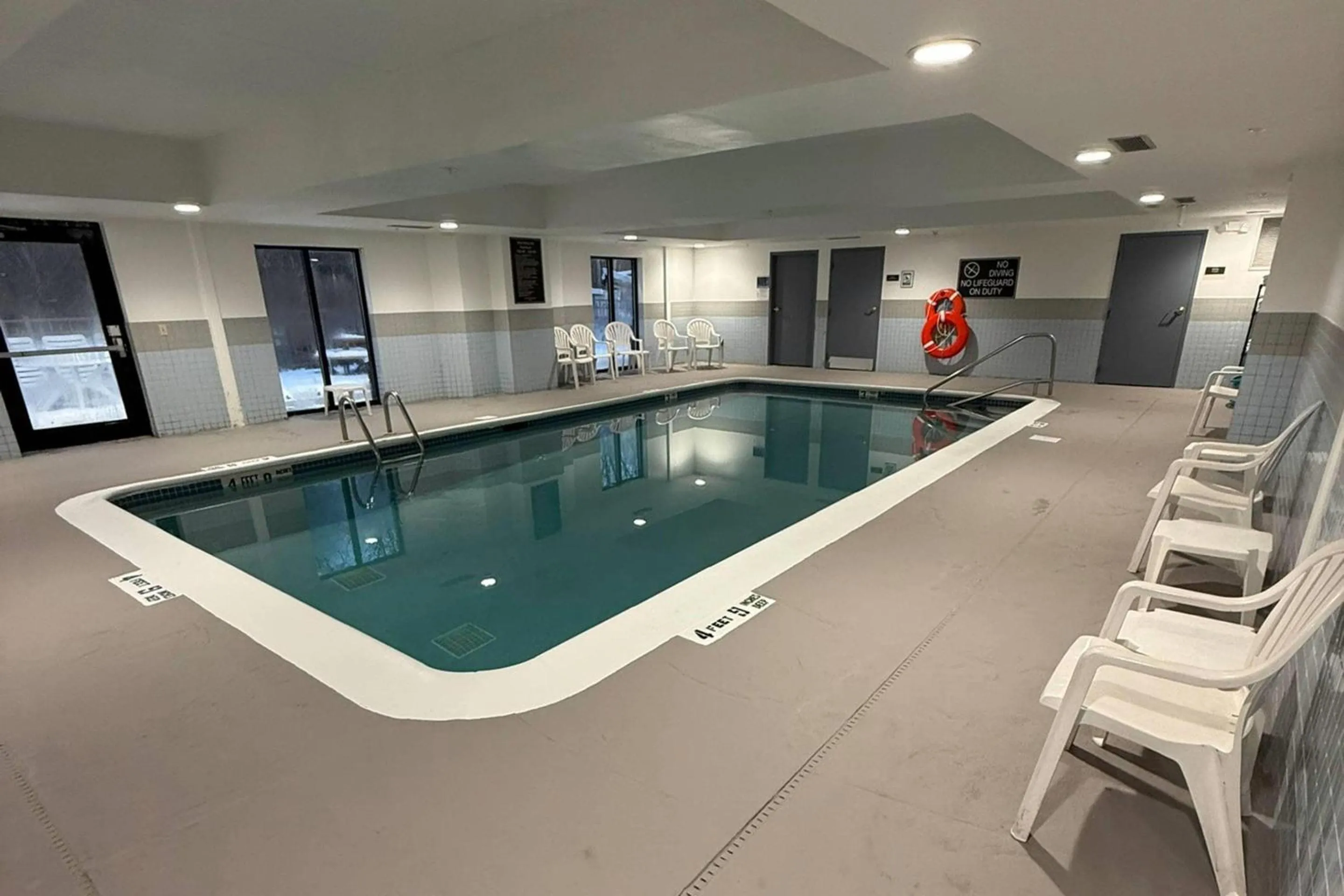 Swimming pool in Sleep Inn & Suites Queensbury - Lake George