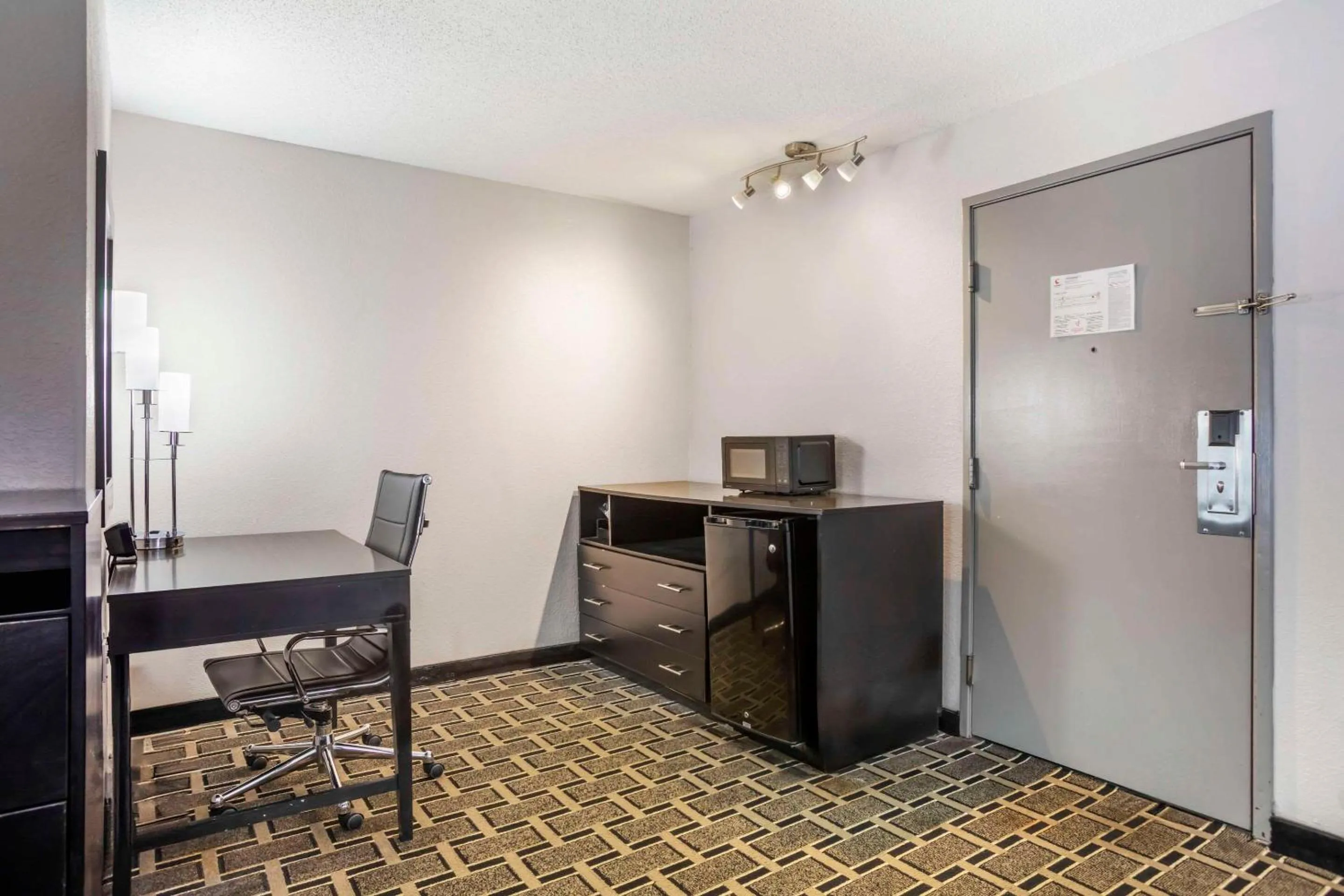 Bedroom in Comfort Suites Nashville Airport - BNA
