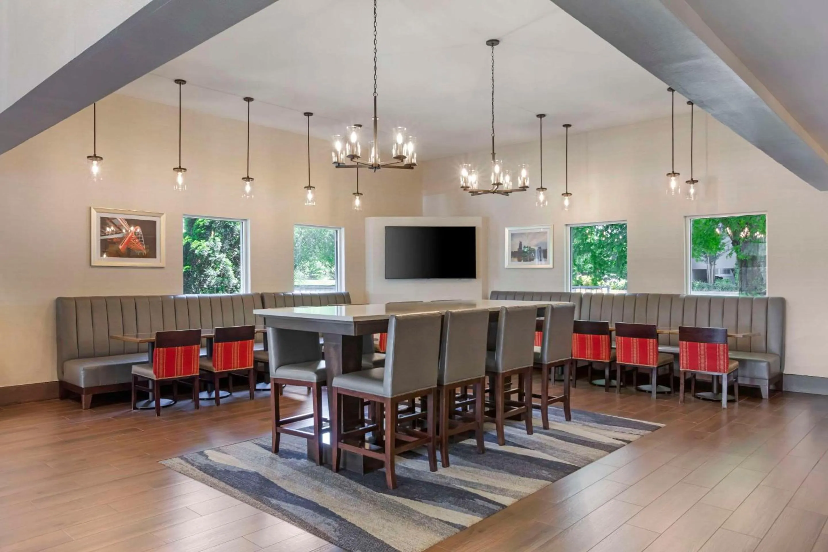 Breakfast in Comfort Suites Nashville Airport - BNA