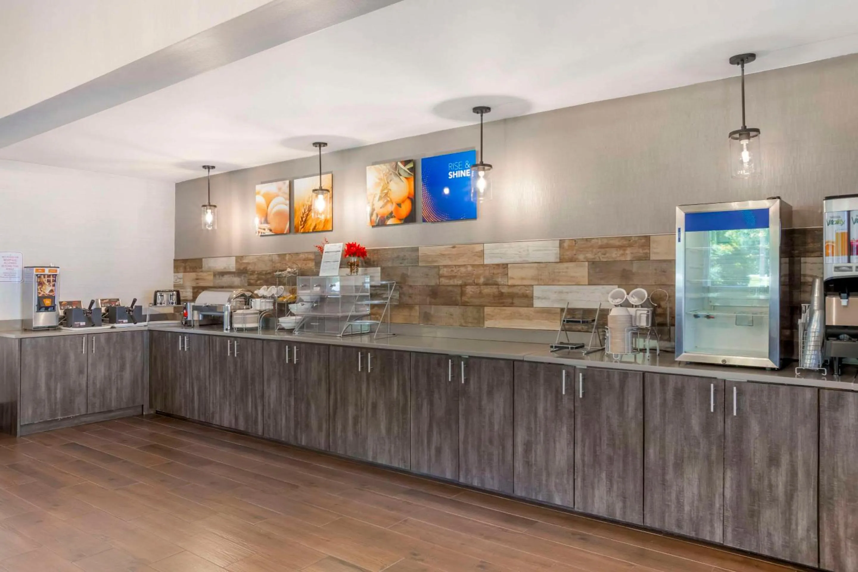 Food and drinks in Comfort Suites Nashville Airport - BNA