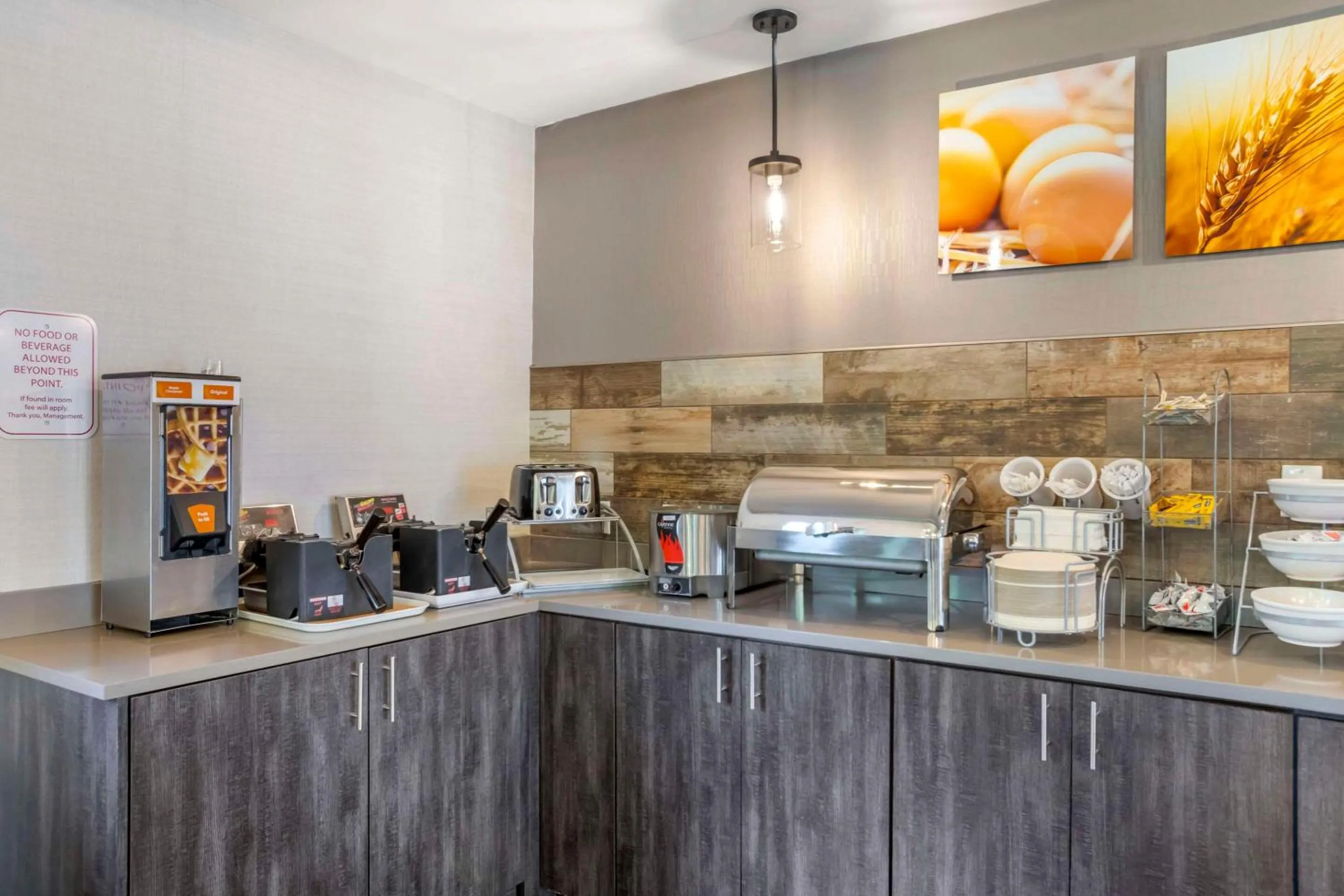 Food and drinks in Comfort Suites Nashville Airport - BNA