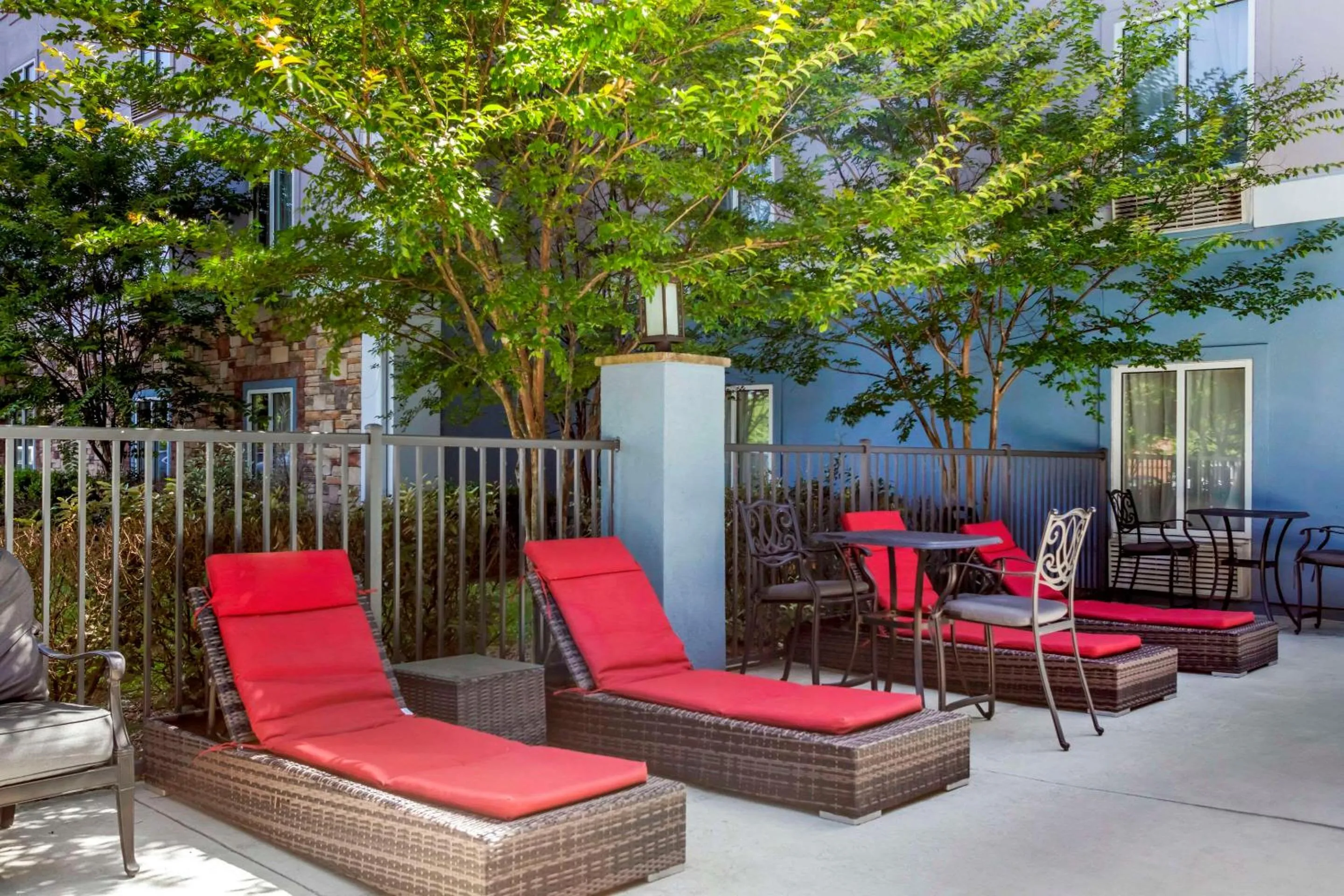 Swimming pool in Comfort Suites Nashville Airport - BNA