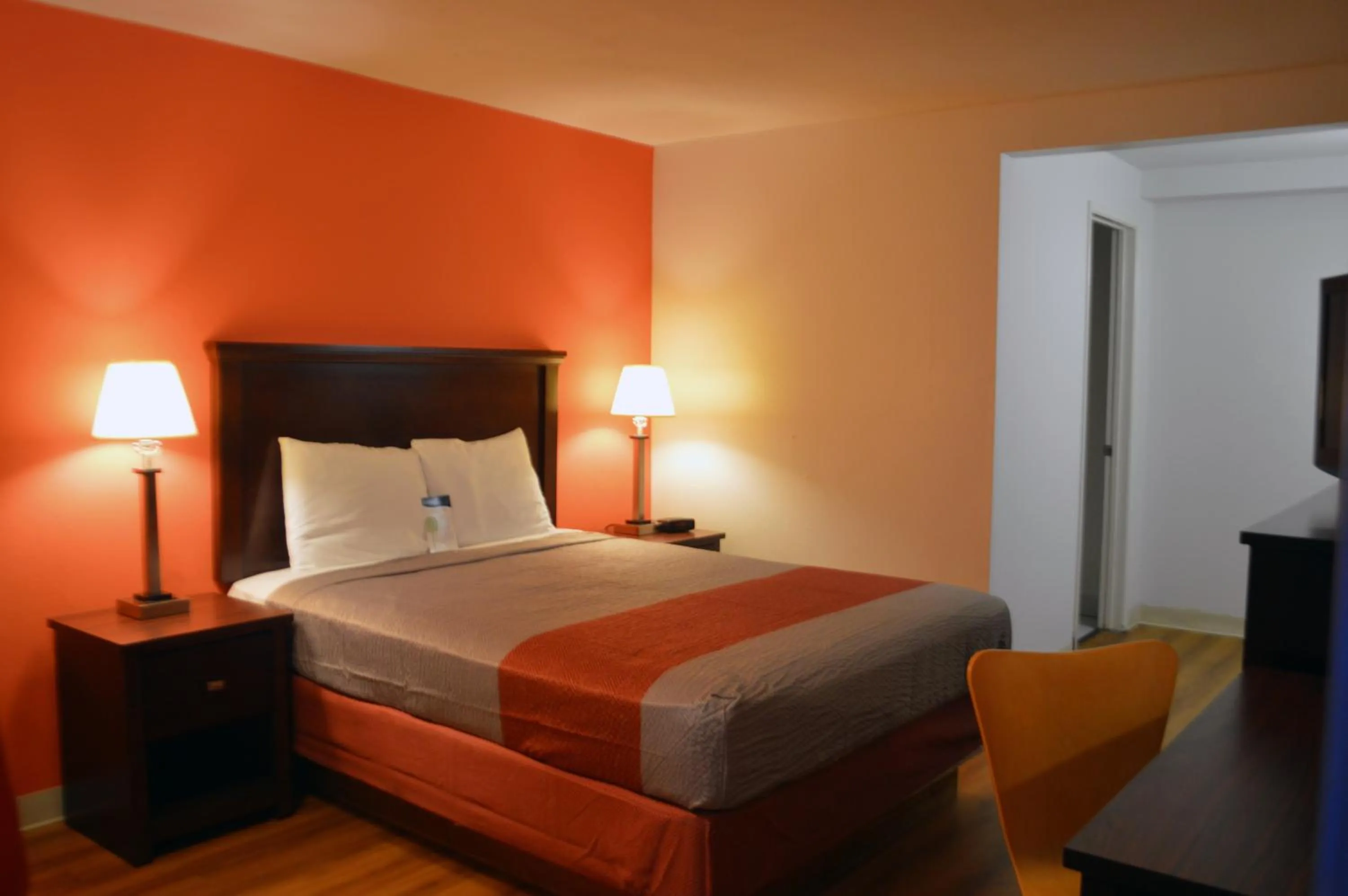 Bedroom, Bed in Motel 6 Pendleton, OR - West