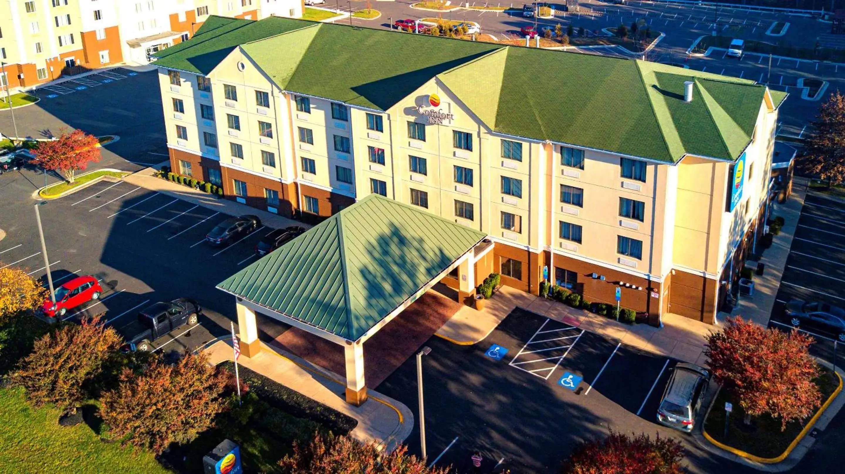 Property building in Comfort Inn Near Quantico Main Gate North Property building in Comfort Inn Near Quantico Main Gate North