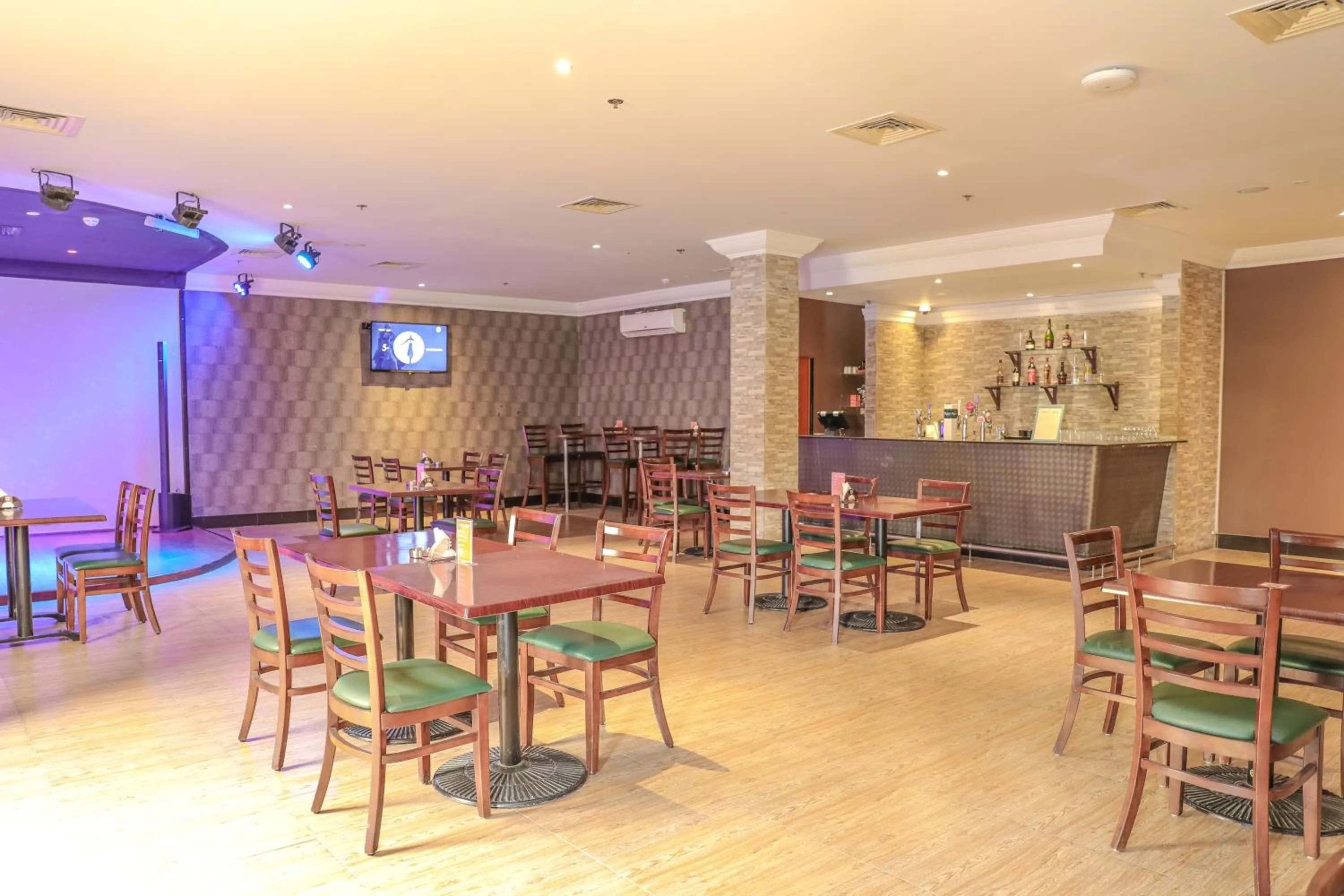 Nightclub / DJ in Dhafra Beach Hotel