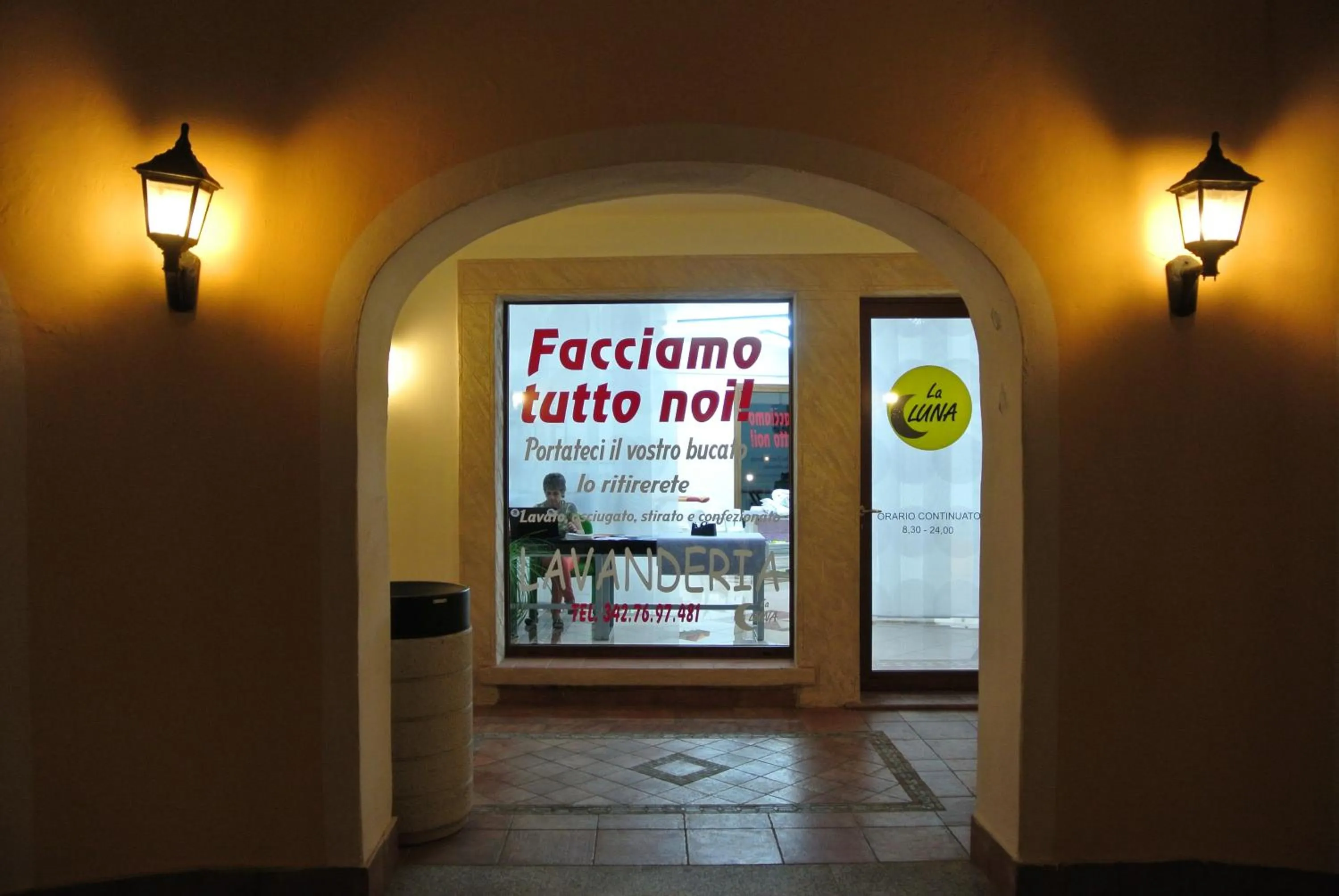 On-site shops in Stintino Country Paradise - Resort & Villas