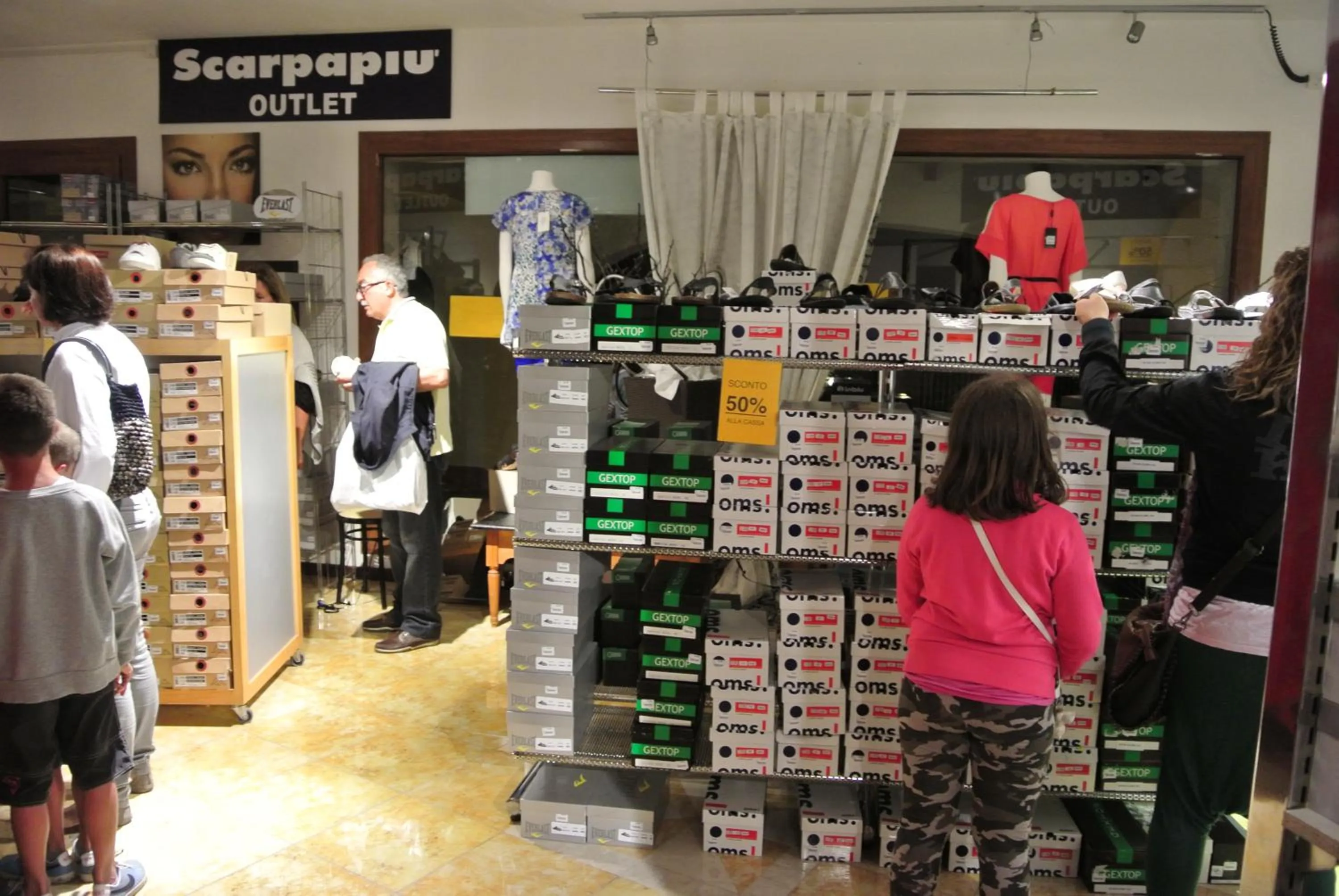 On-site shops in Stintino Country Paradise - Resort & Villas