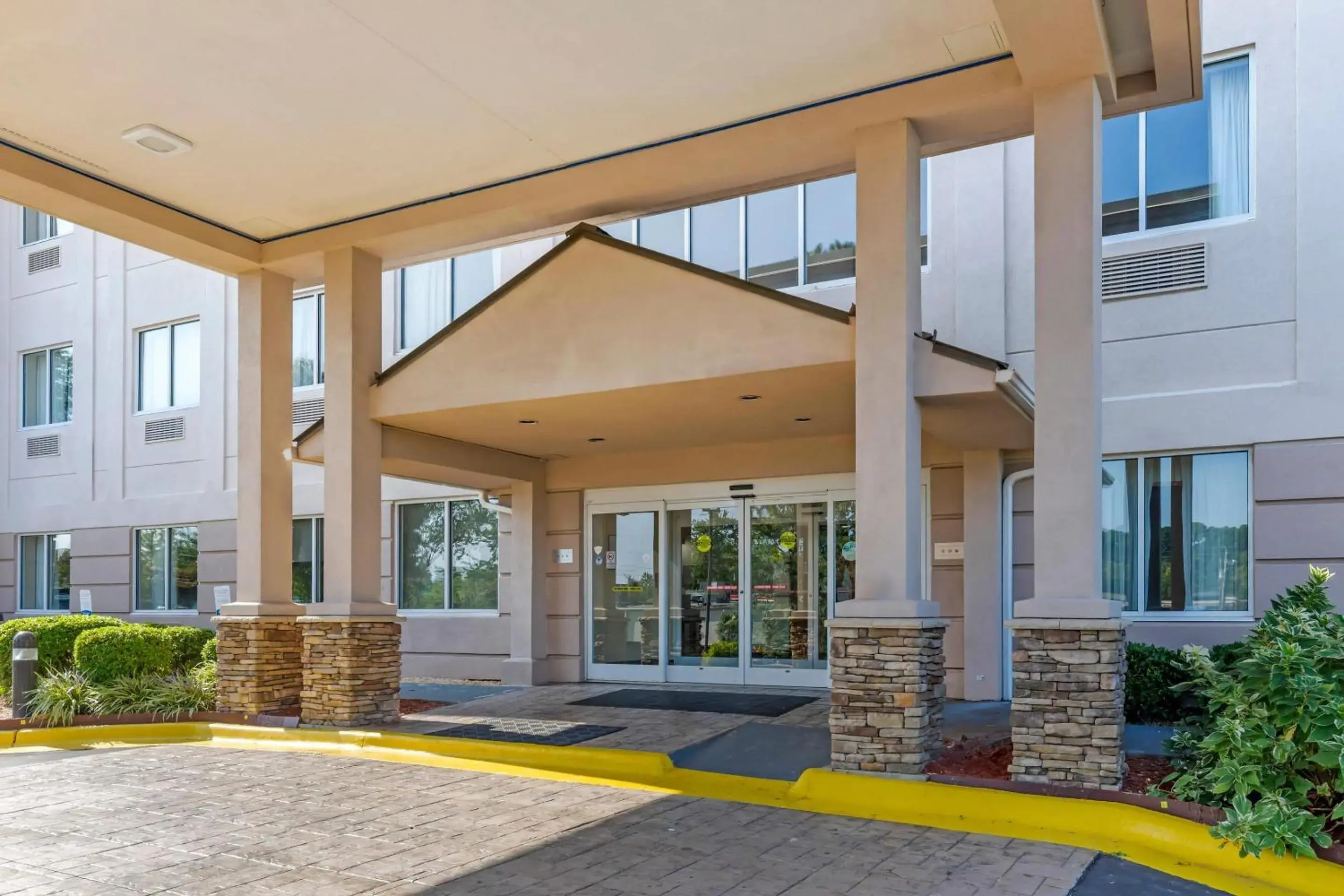 Property building in Comfort Suites Raleigh Walnut Creek Property building in Comfort Suites Raleigh Walnut Creek