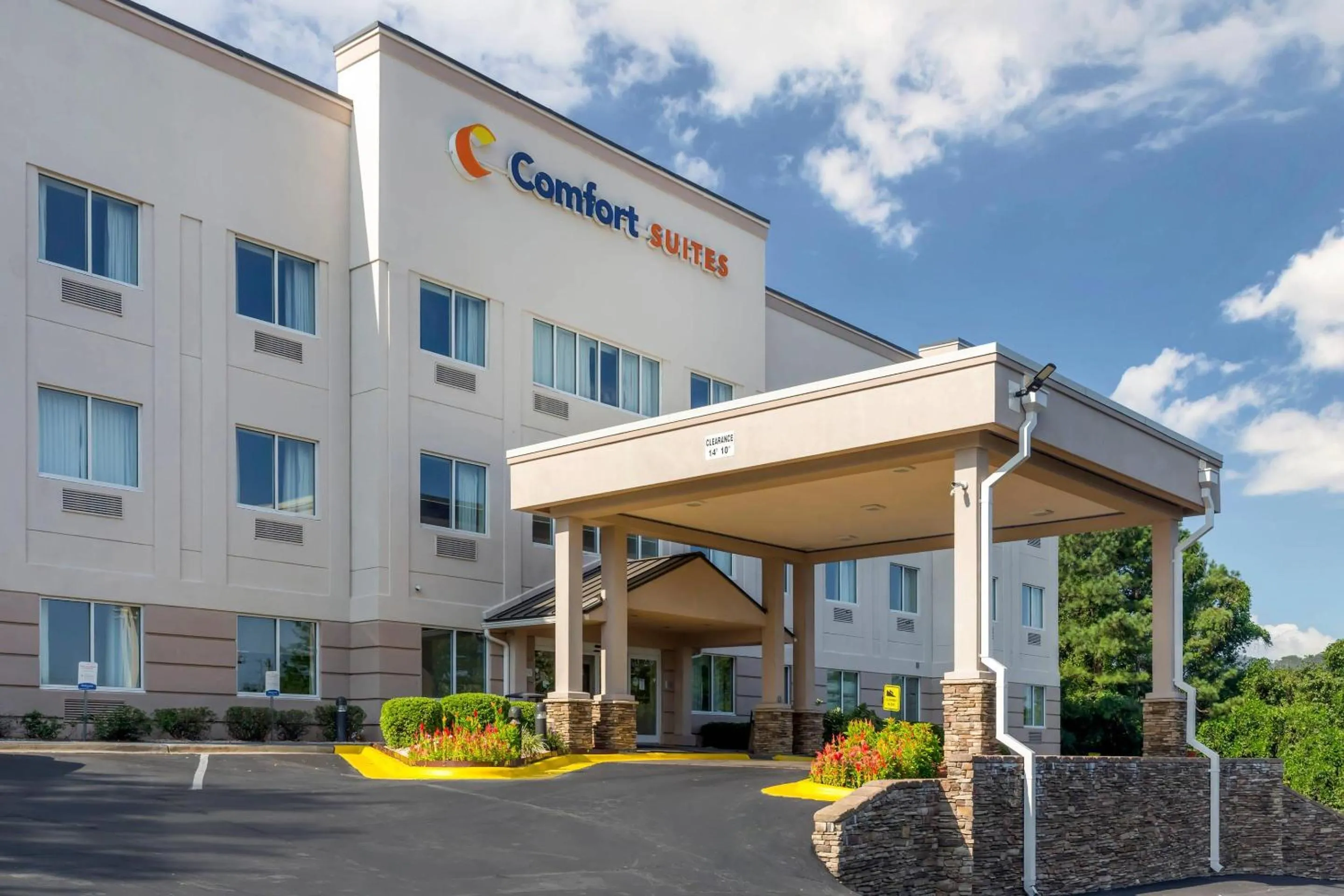Property building in Comfort Suites Raleigh Walnut Creek