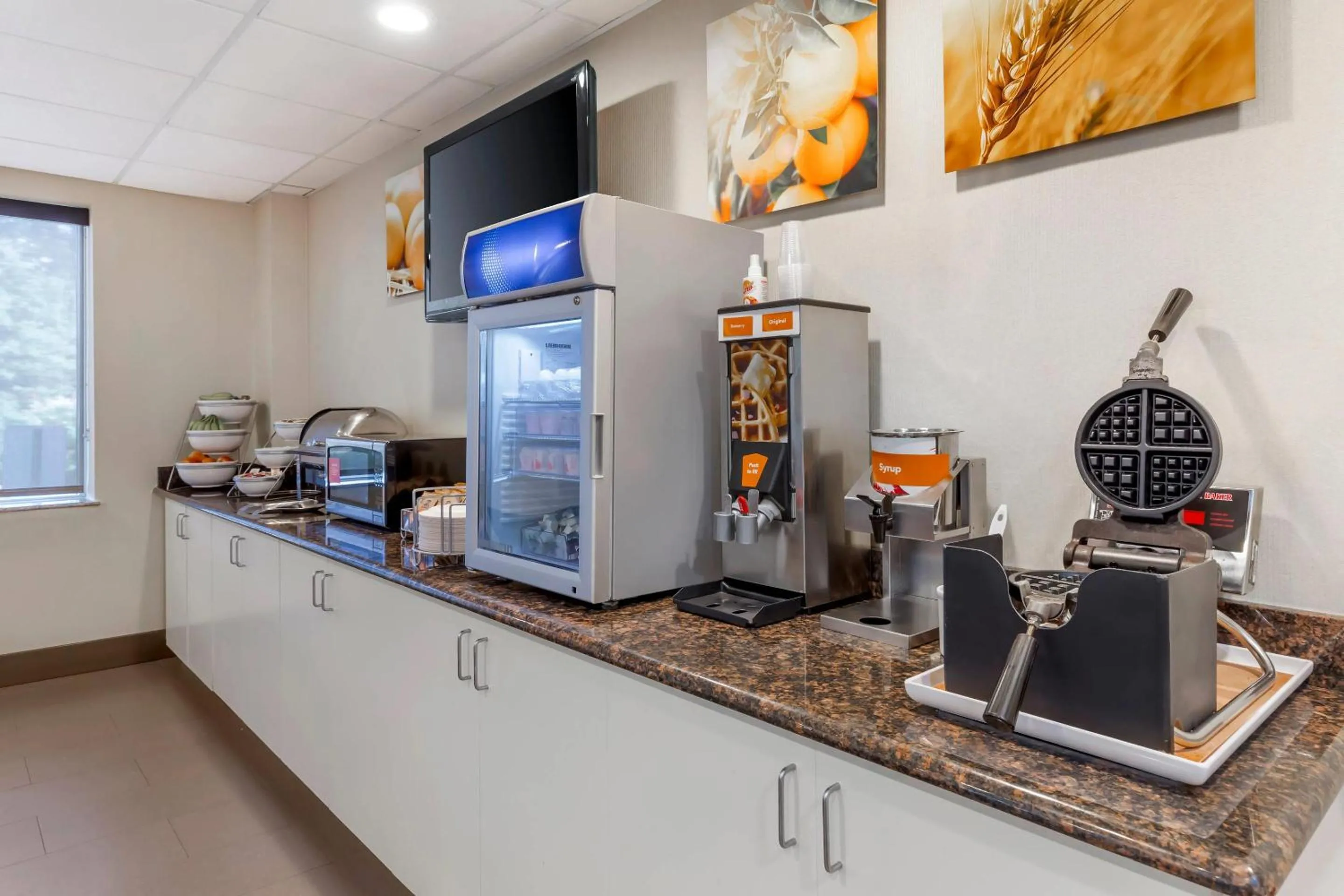 Breakfast in Comfort Suites Raleigh Walnut Creek