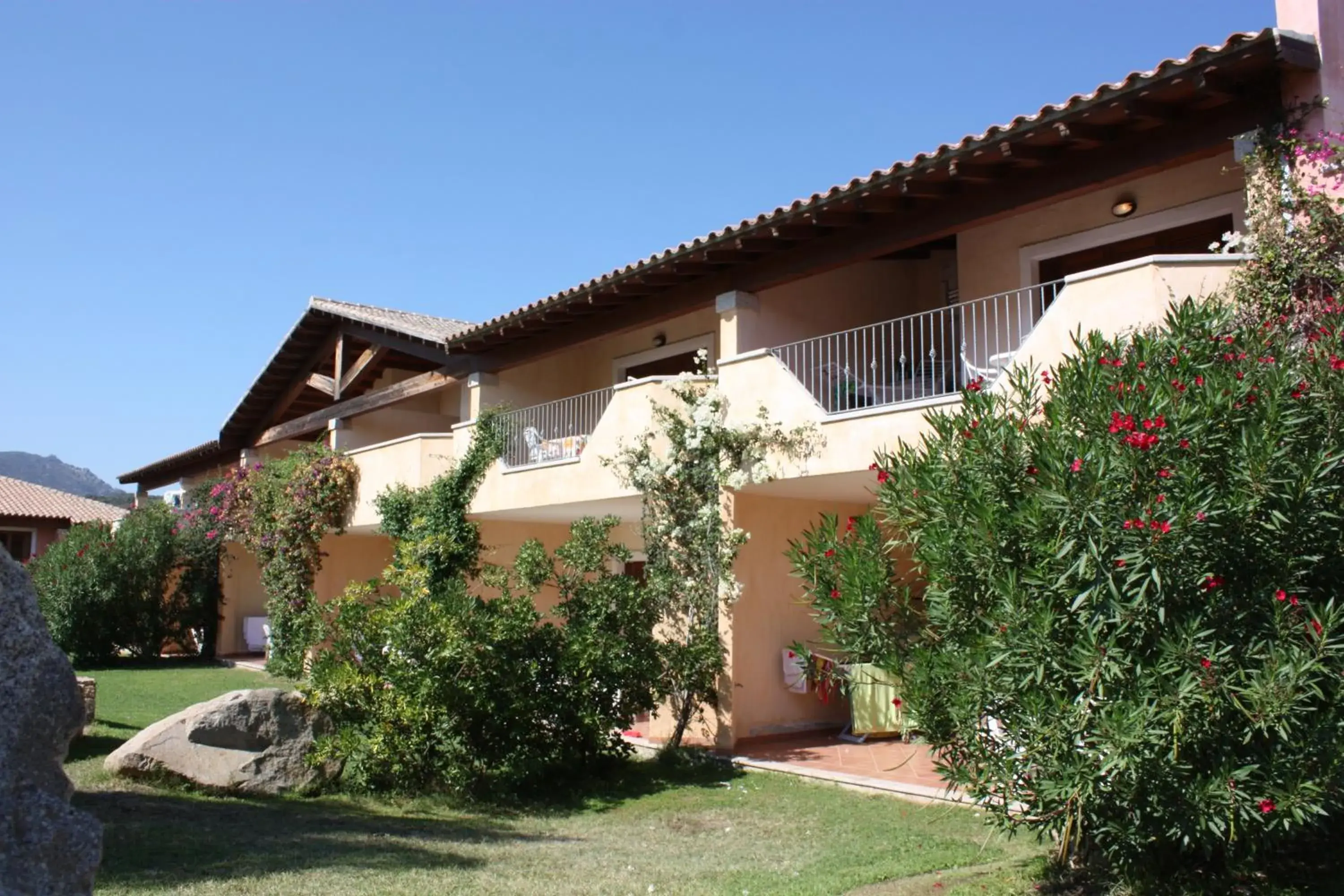 Property building in Le Corti di Marinella Property building in Le Corti di Marinella