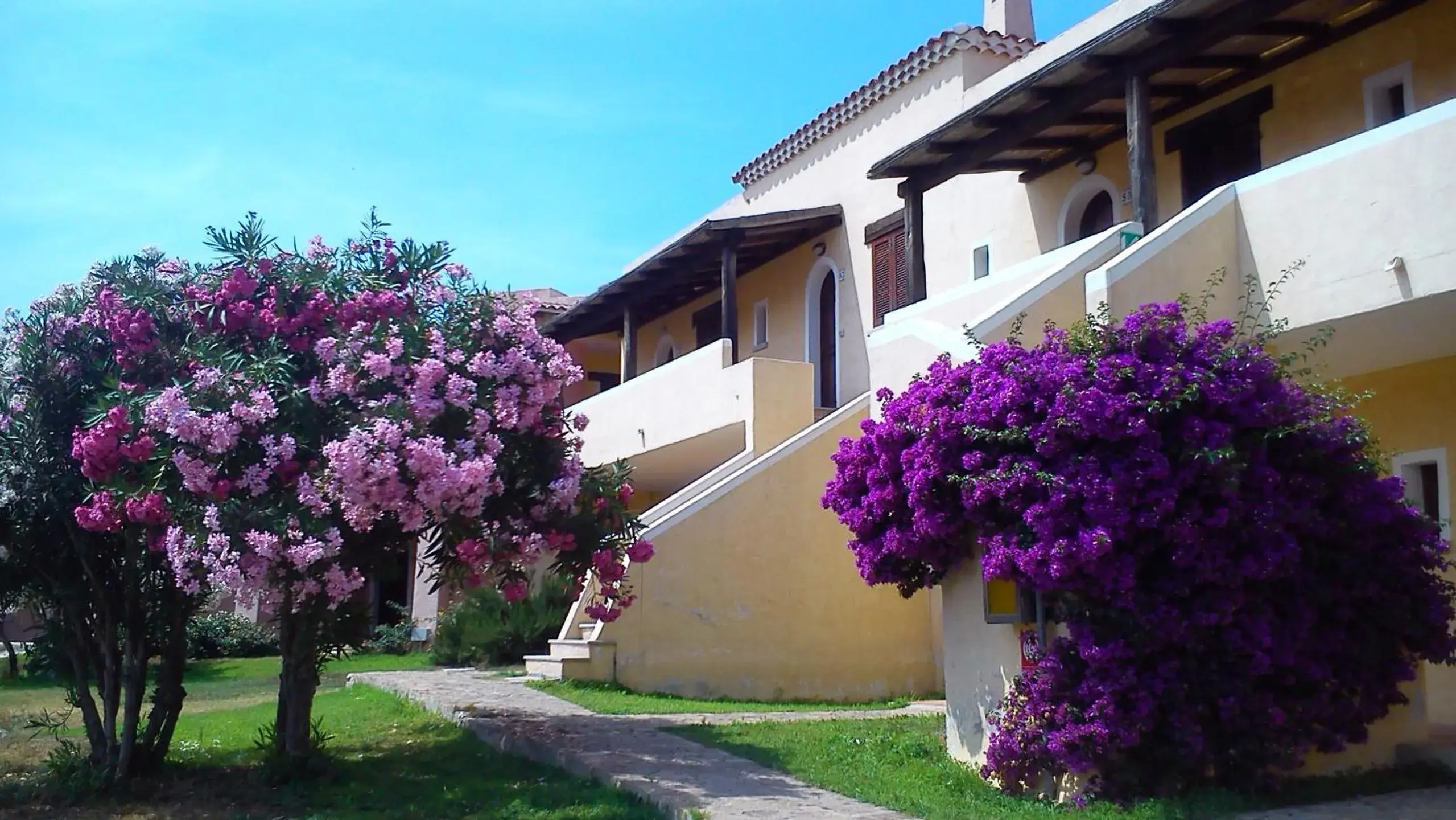 Property building in Le Corti di Marinella Property building in Le Corti di Marinella
