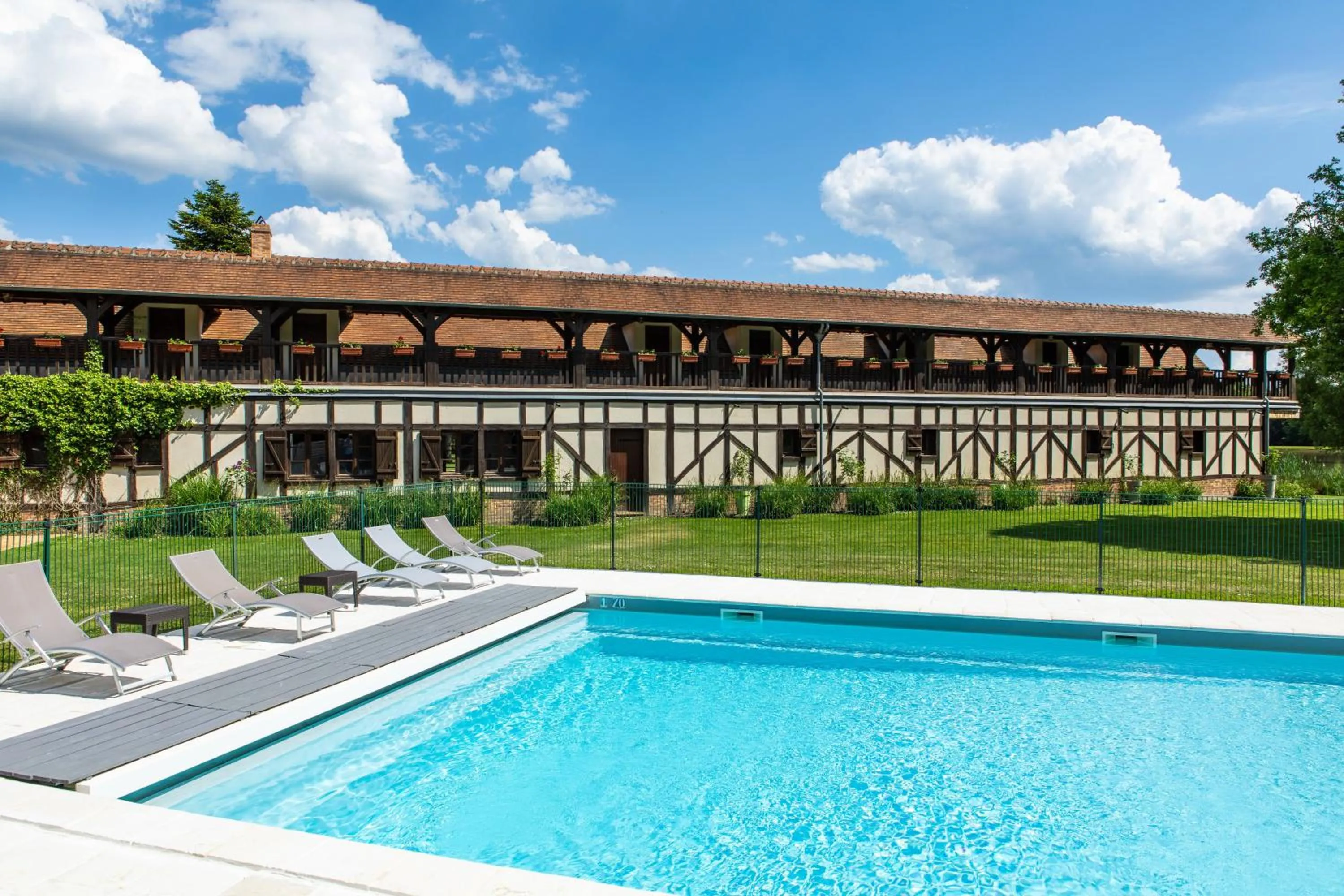 Swimming pool in L'Orée des Chênes, The Originals Relais
