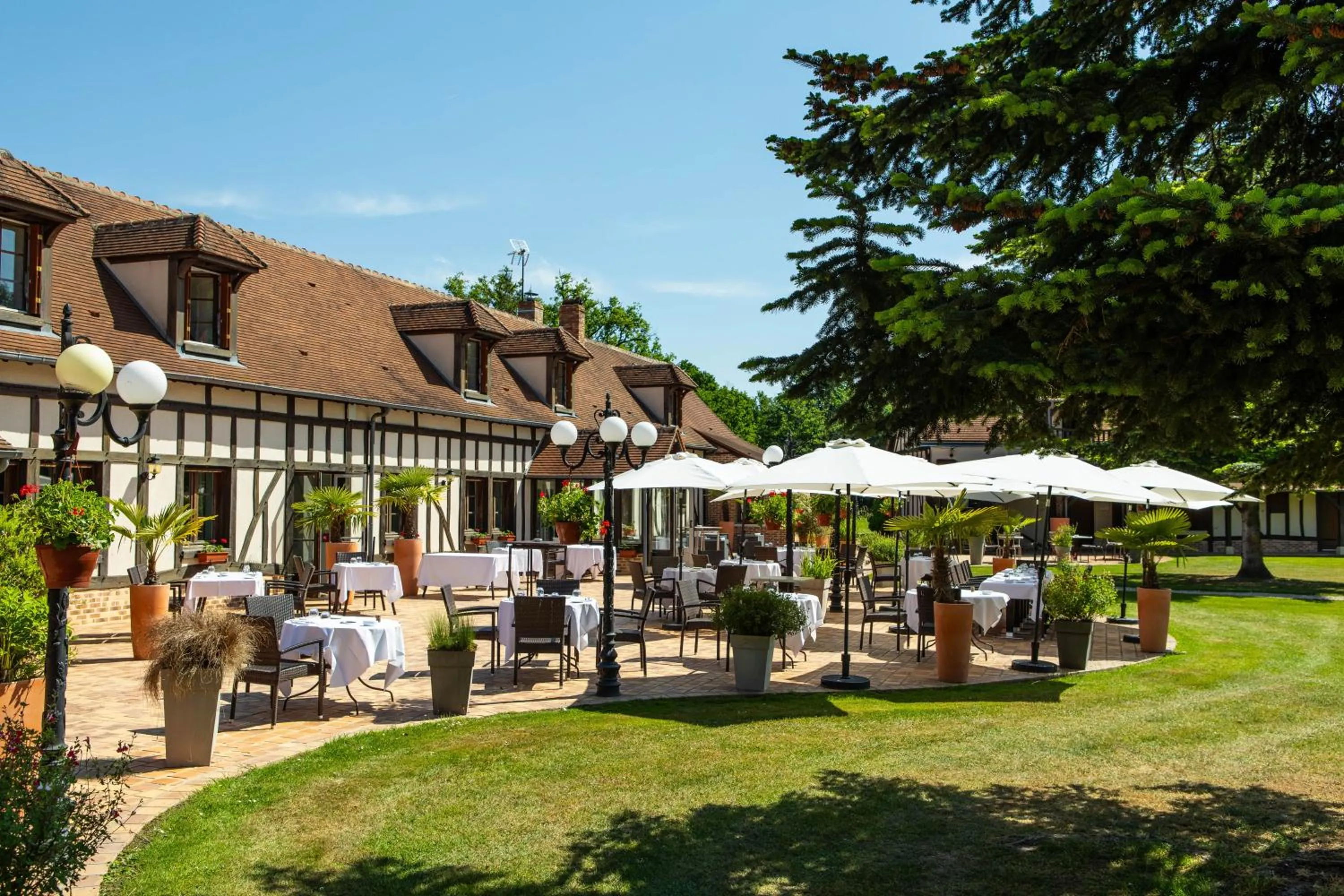 Patio in L'Orée des Chênes, The Originals Relais