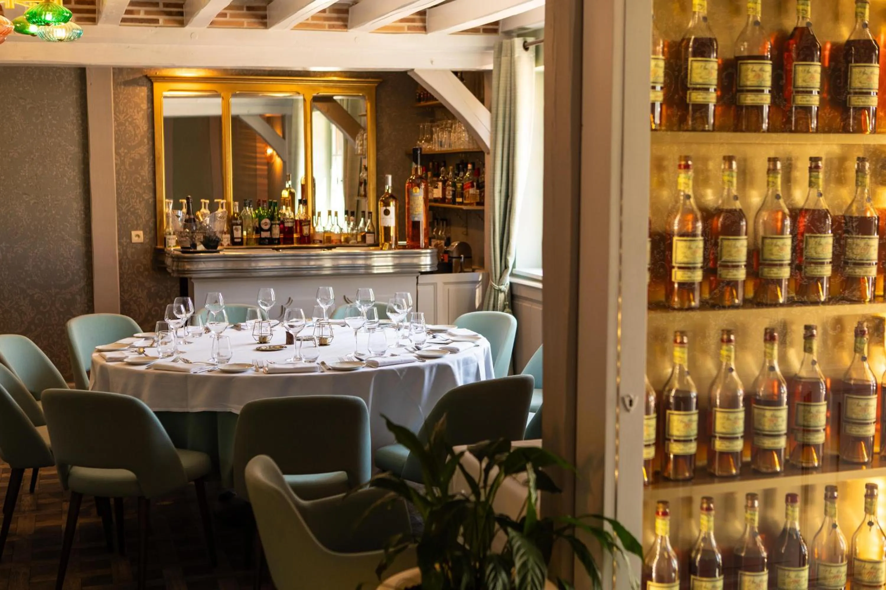 Restaurant/places to eat in L'Orée des Chênes, The Originals Relais