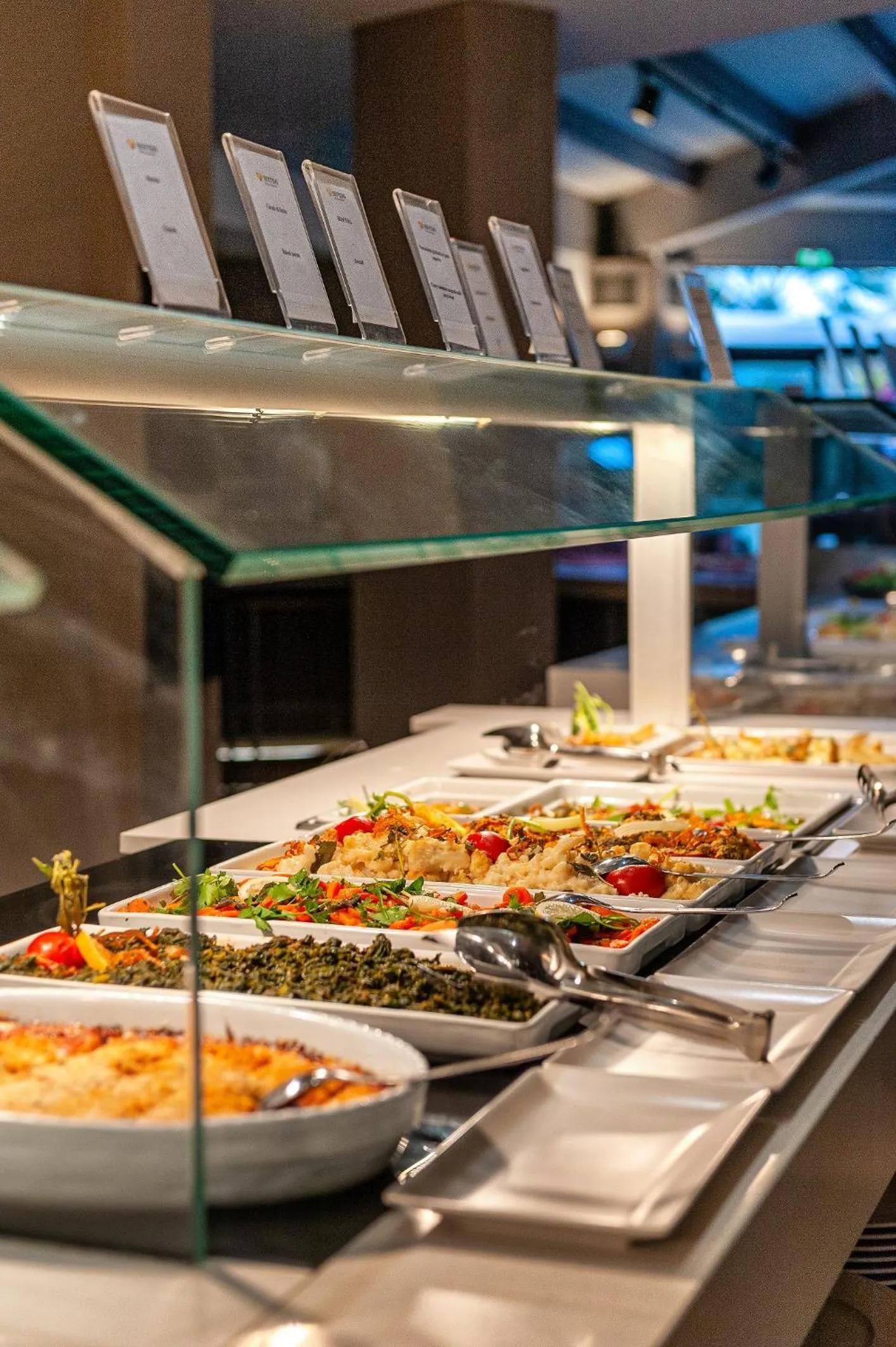 Restaurant/places to eat in Acacia Palace