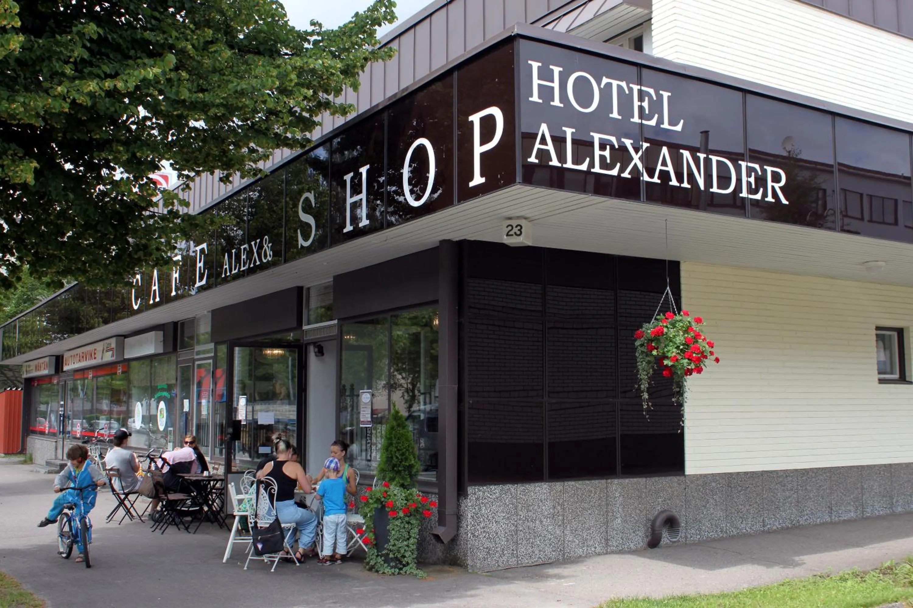 Property building in Hotel Alexander