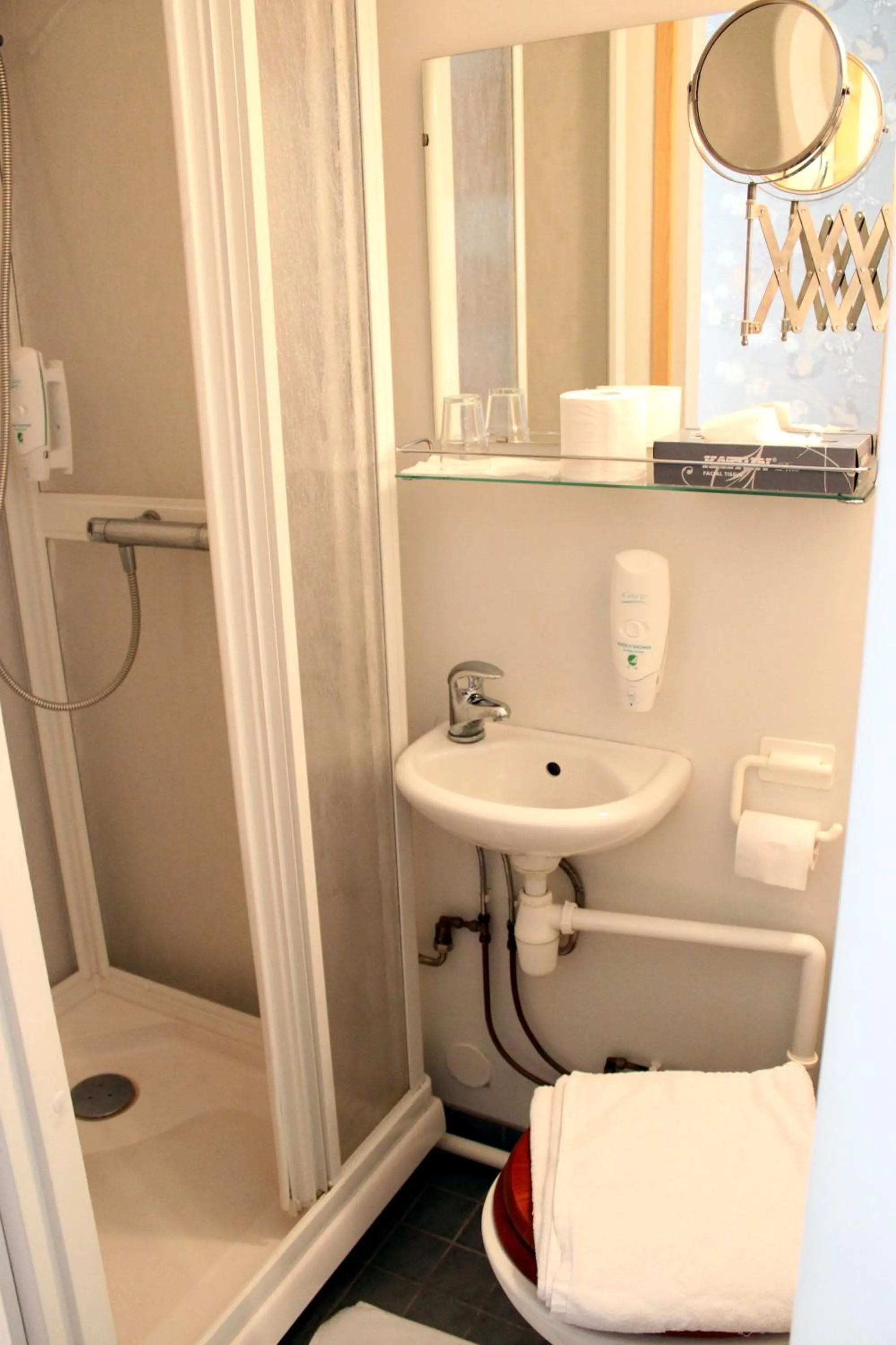 Bathroom in Hotel Alexander