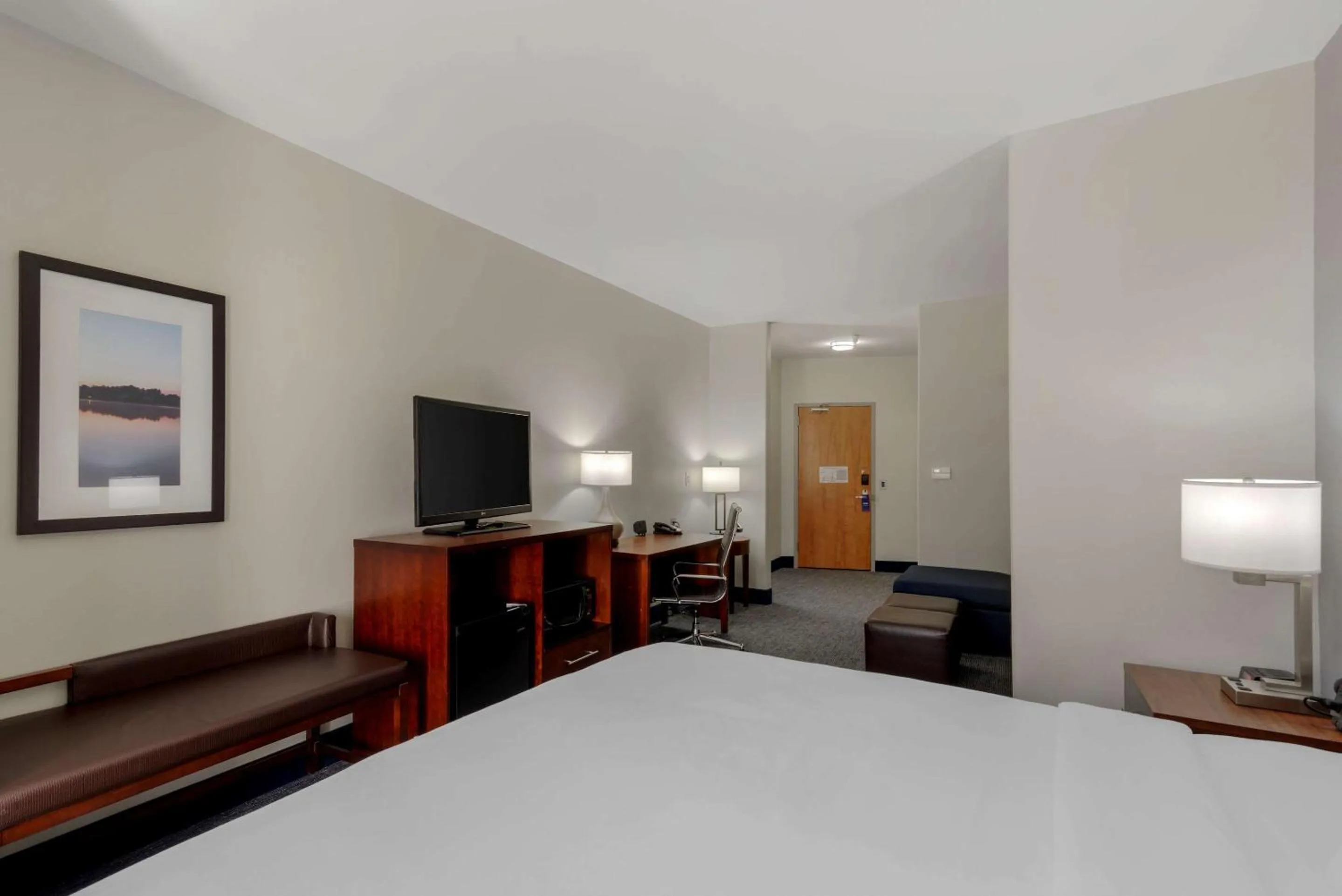 Bedroom, Bed in Comfort Suites Stockbridge Atlanta South