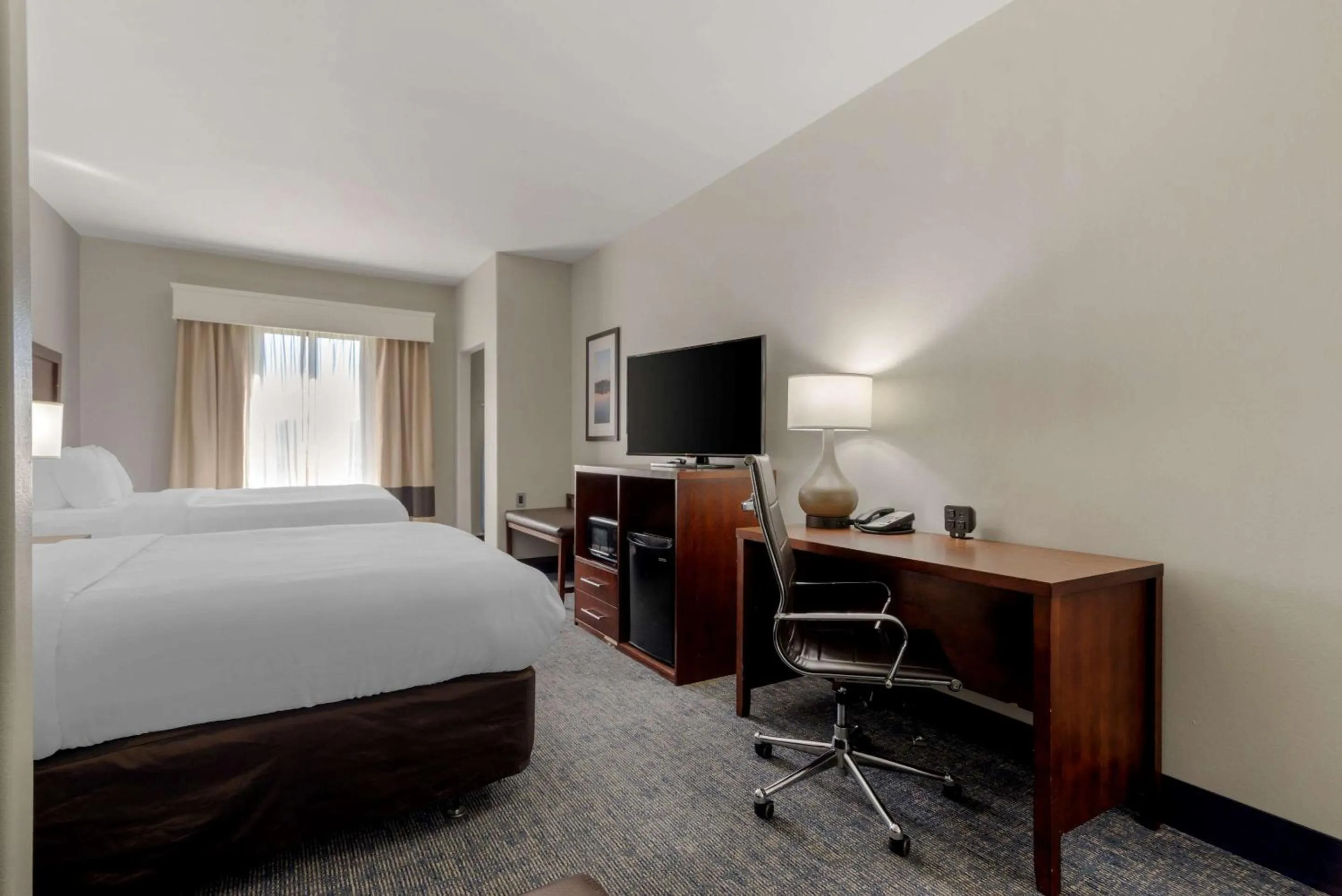 Bedroom, Bed in Comfort Suites Stockbridge Atlanta South