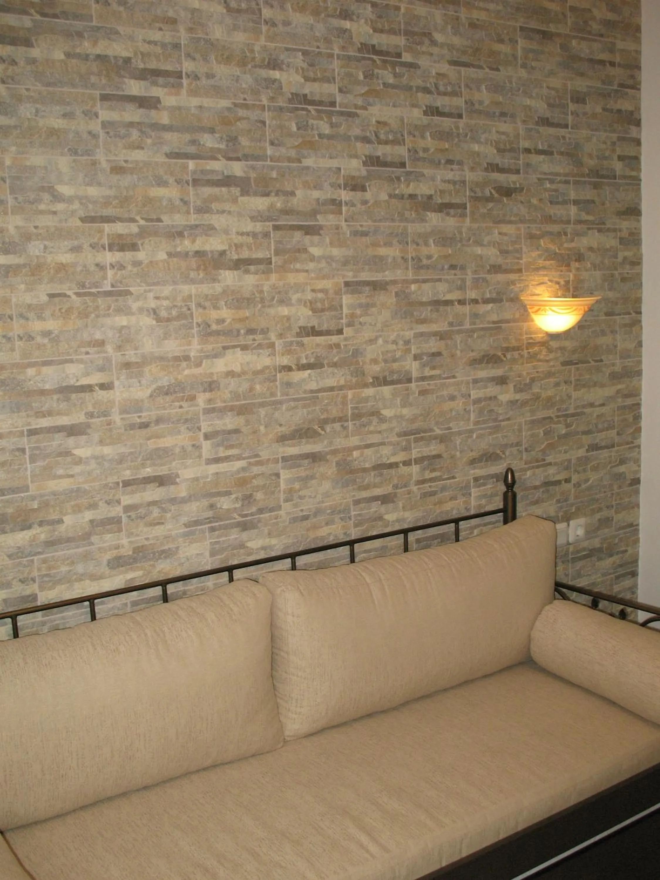 Photo of the whole room in Iliovasilema