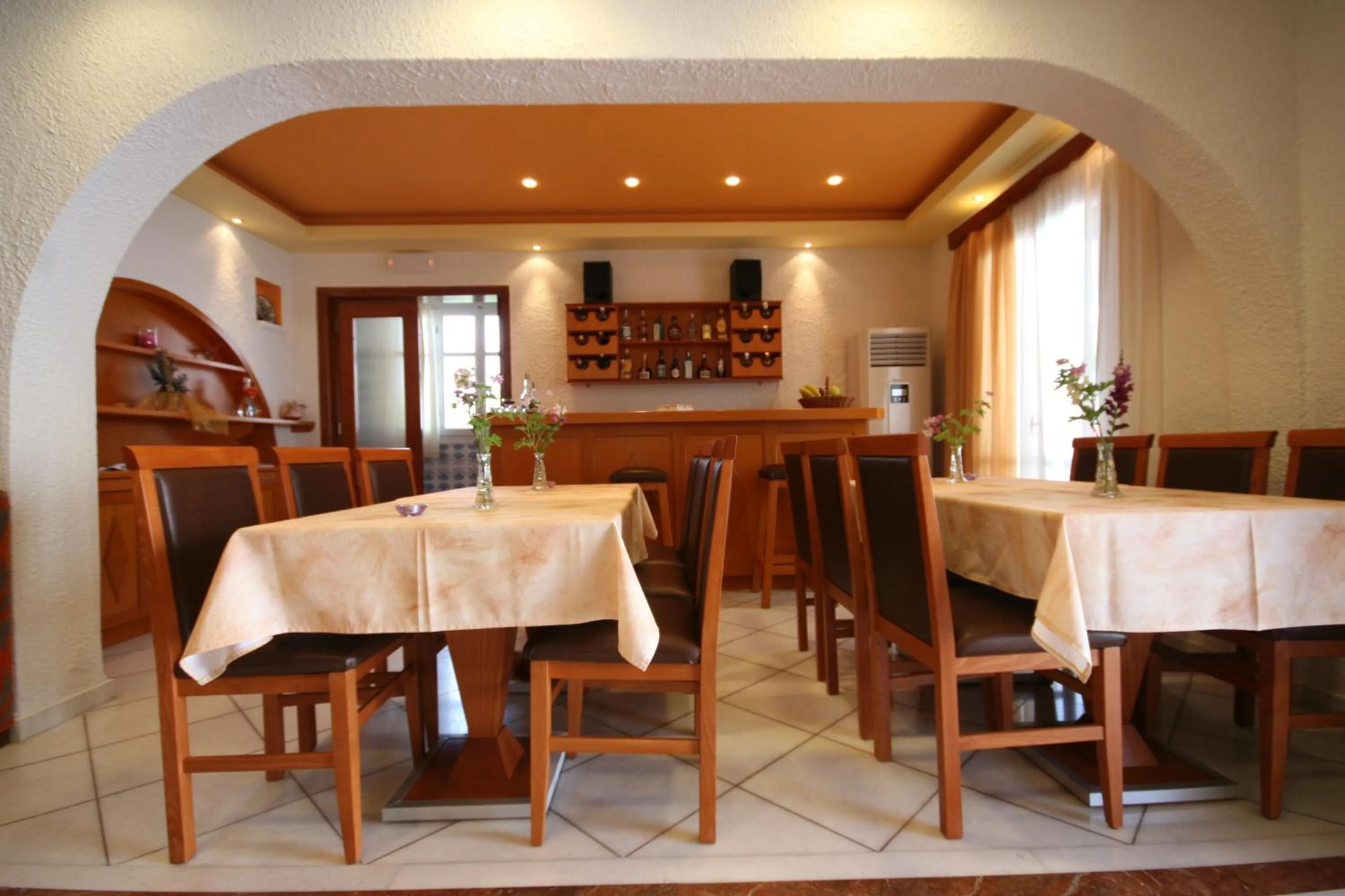 Restaurant/places to eat in Iliovasilema