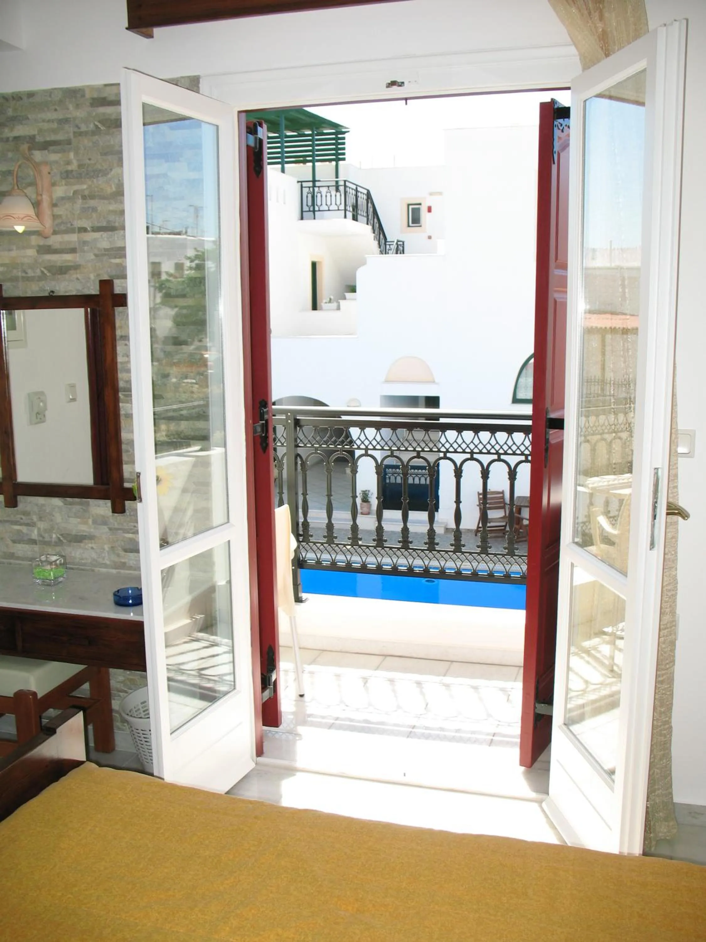 Pool view in Iliovasilema