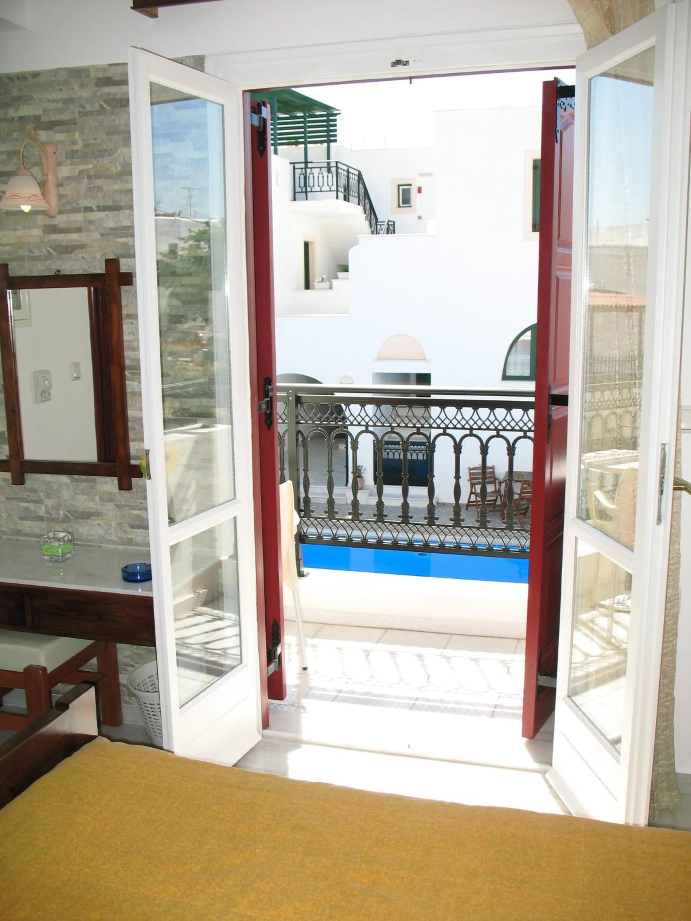 Pool view in Iliovasilema