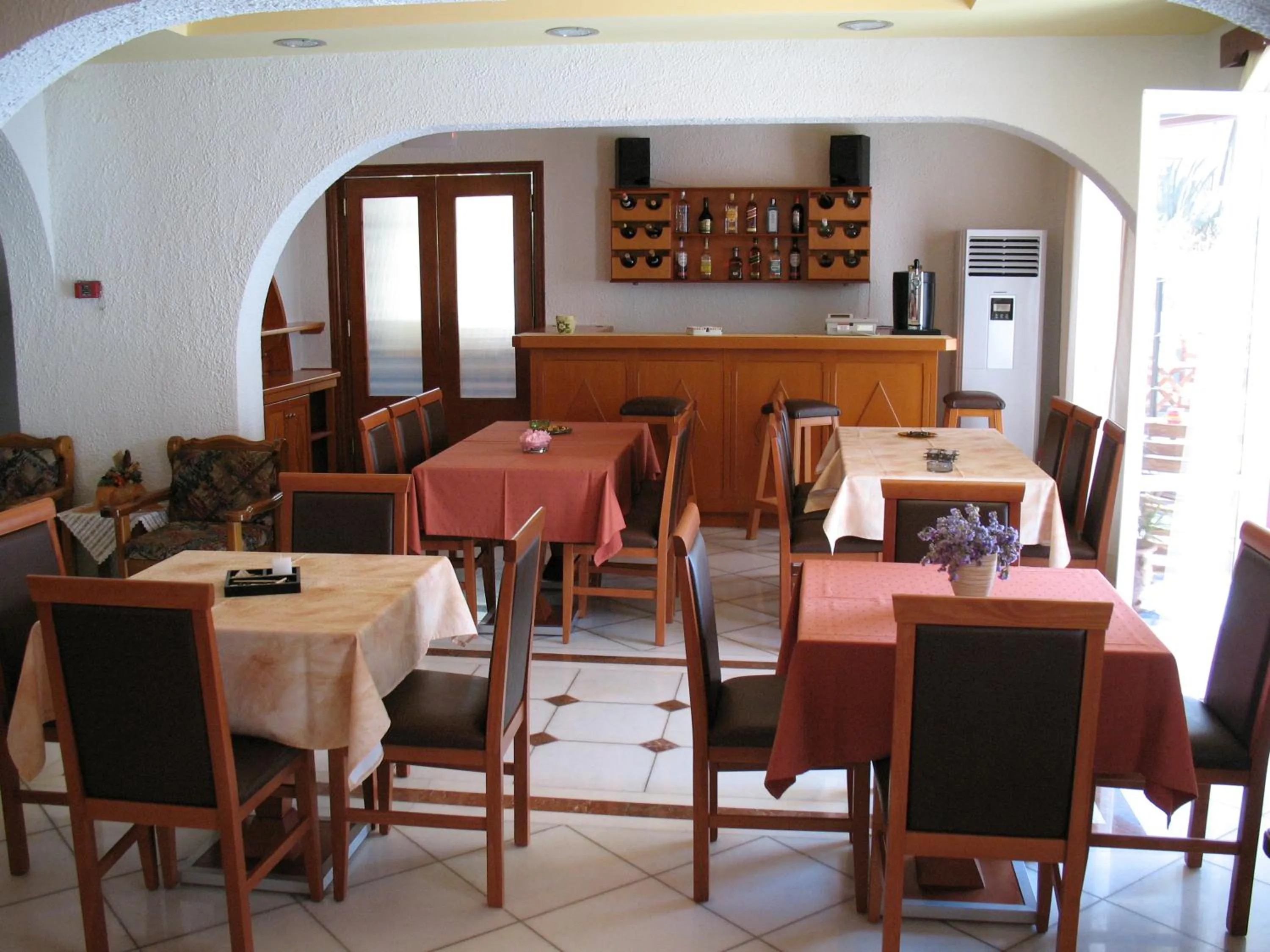 Lounge or bar in Iliovasilema