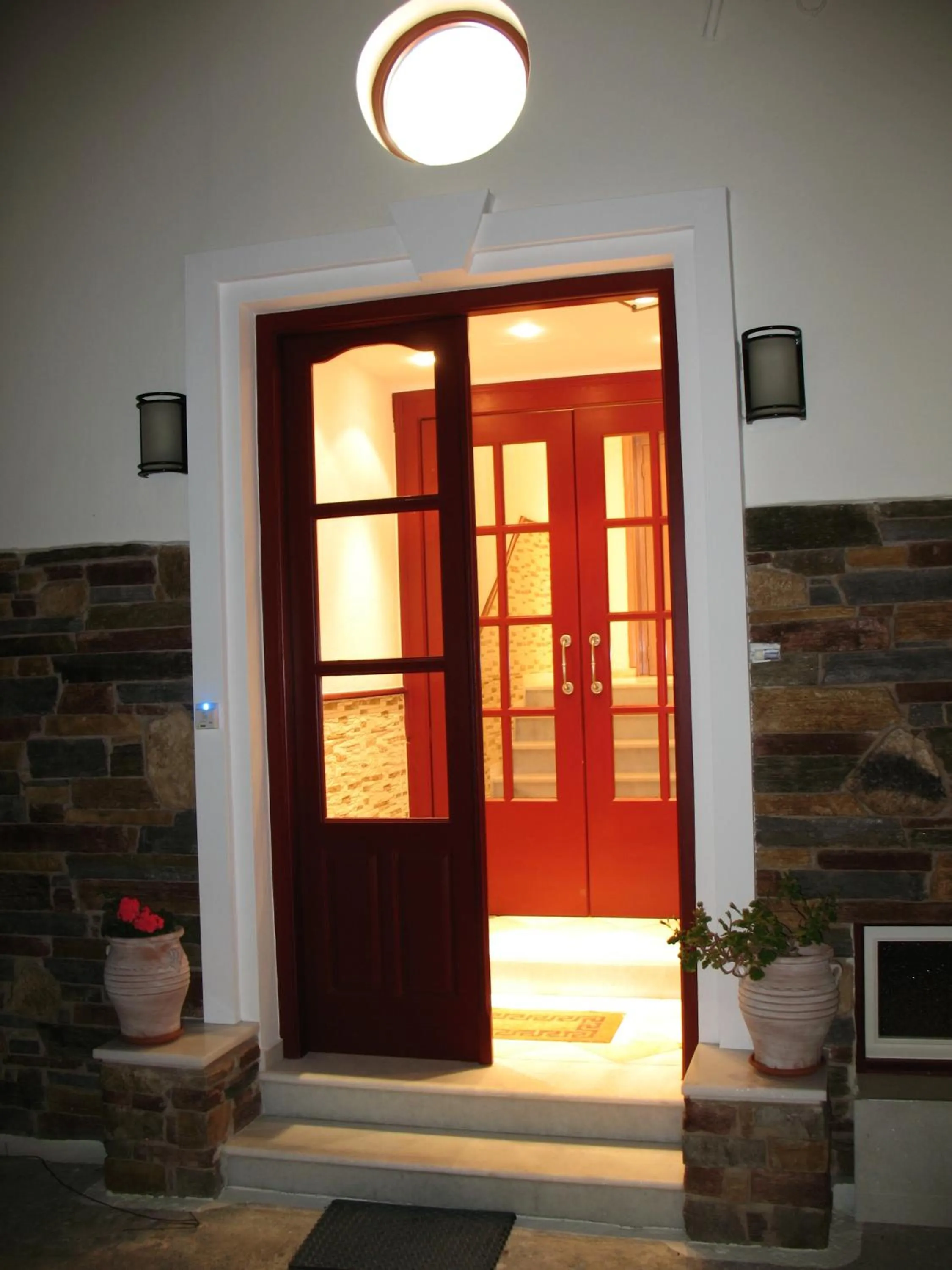 Facade/entrance in Iliovasilema