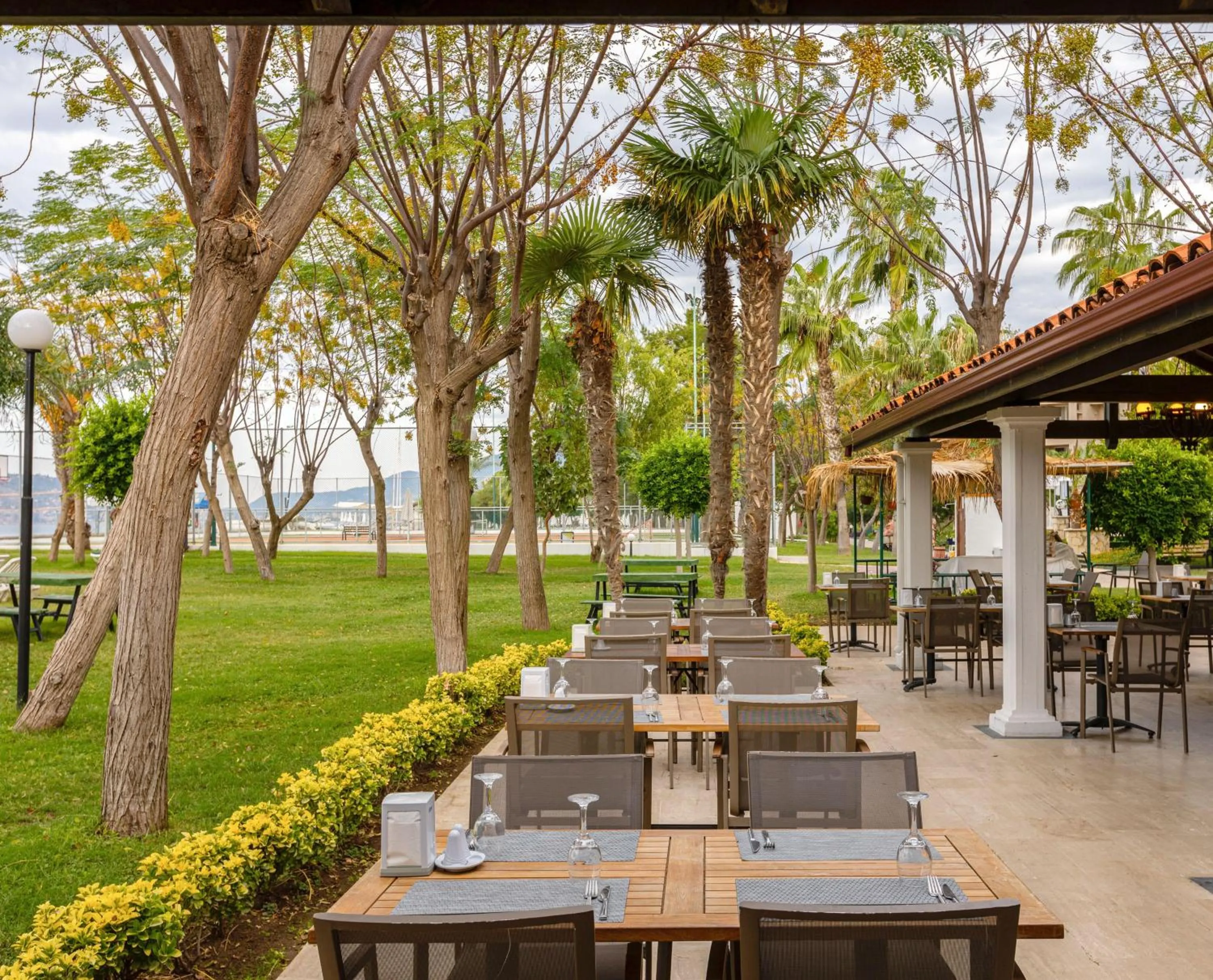 Restaurant/places to eat in Labranda Alantur