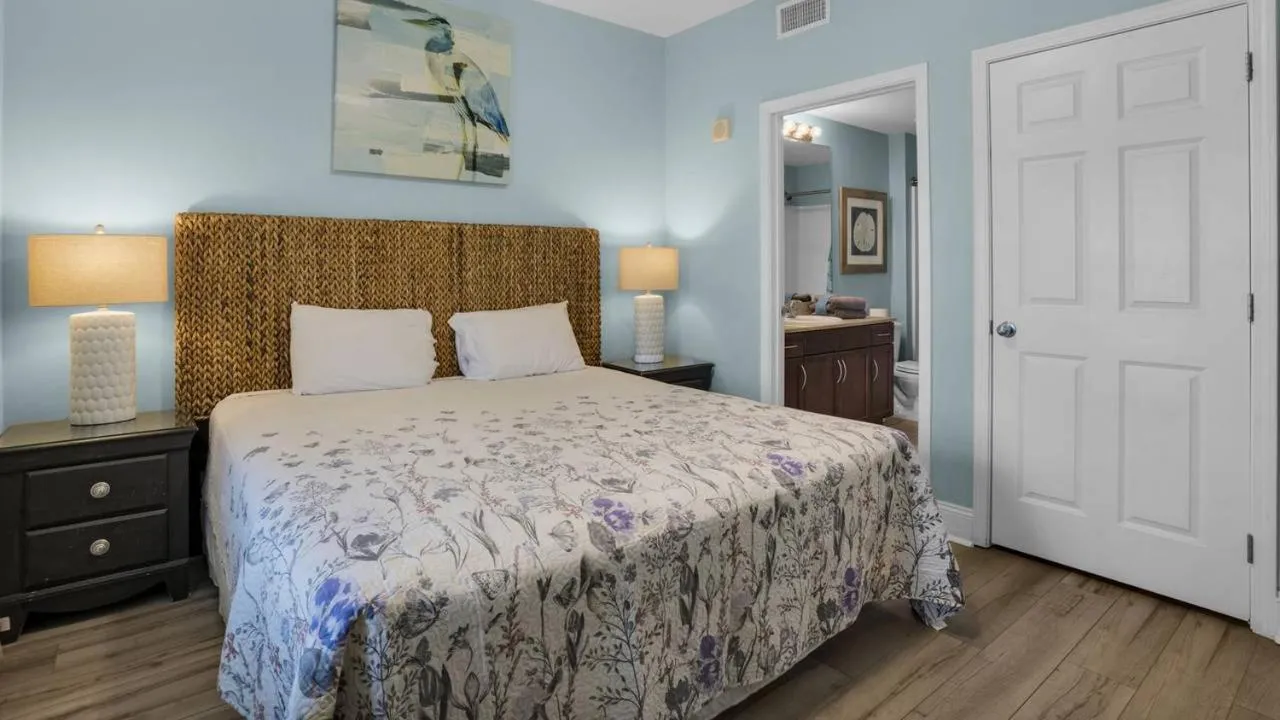 Bed in Laketown Wharf 1037