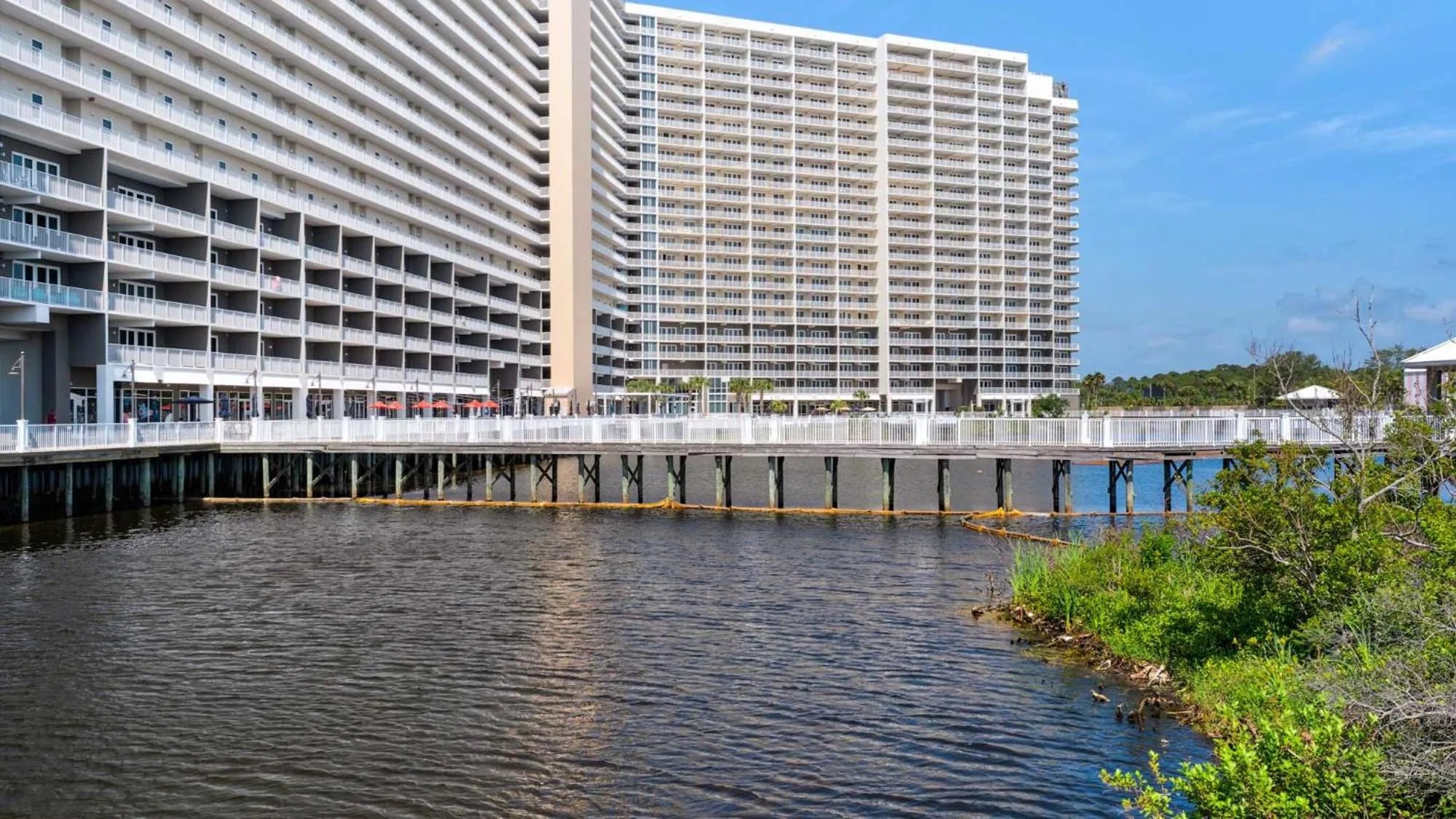 Laketown Wharf 1037