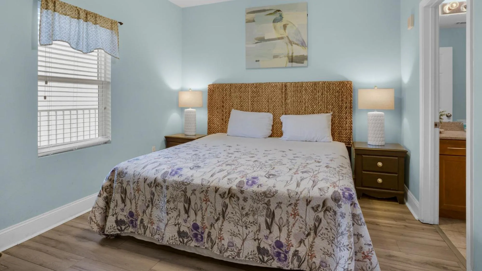 Bed in Laketown Wharf 1037