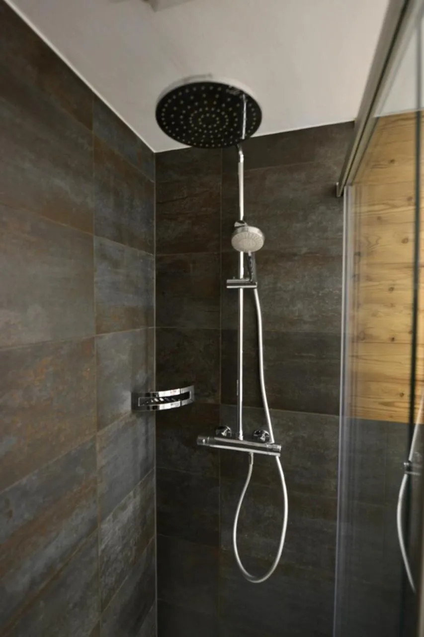 Shower in Berggasthaus Eggberge - Boutique Mountain Hotel - Access via Cablecar