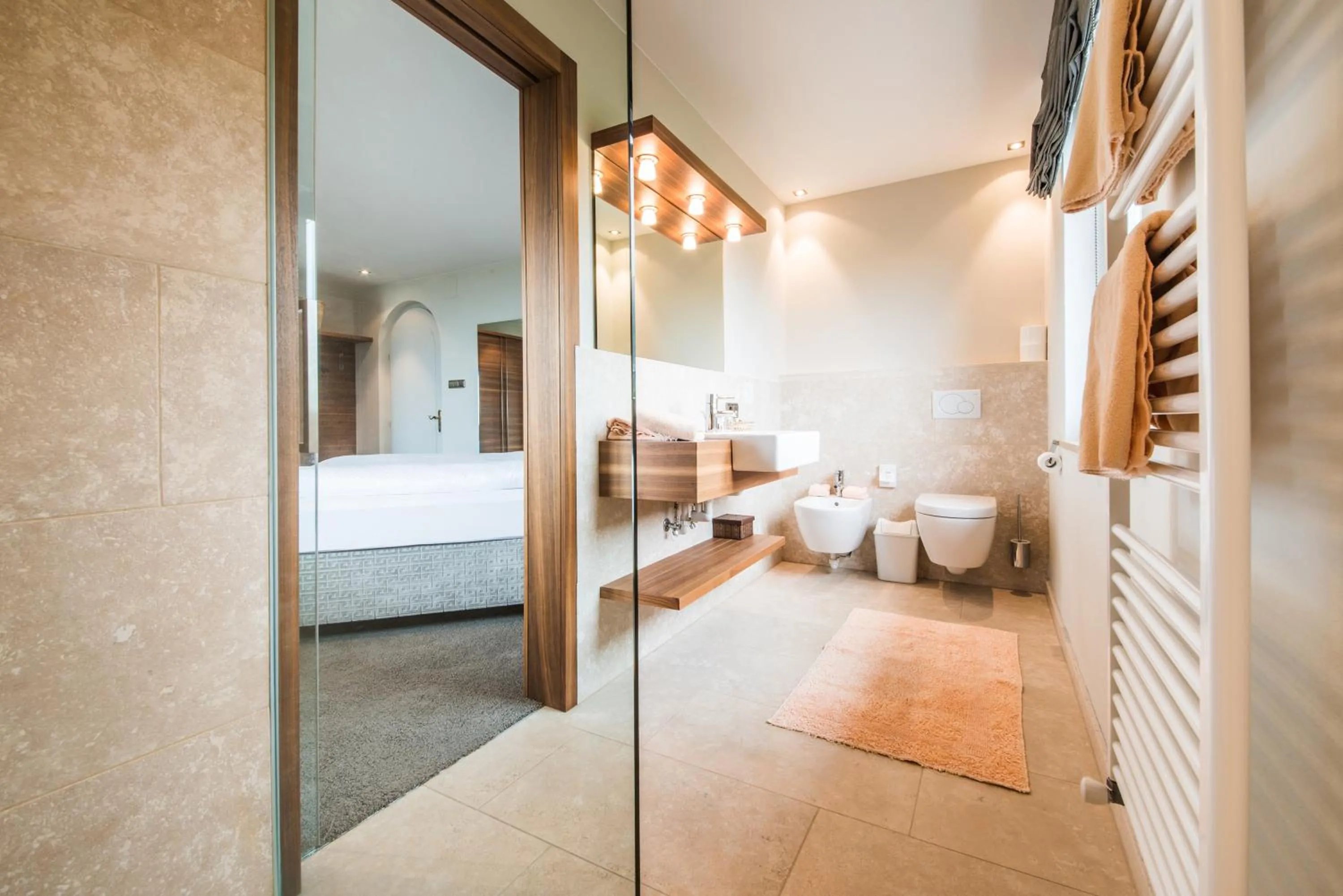 Bathroom, Bed in Hotel Restaurant Kirchsteiger