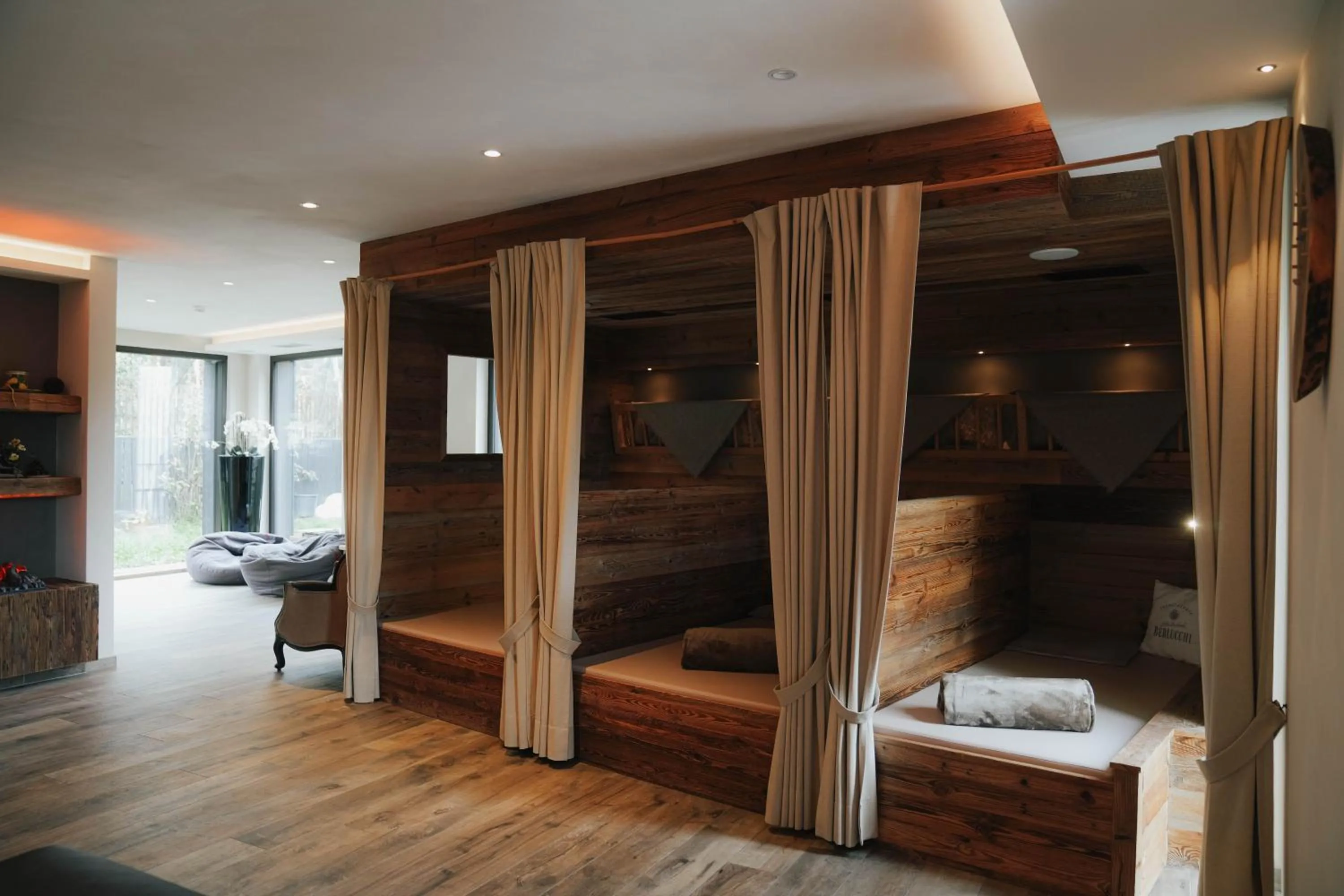 Property building, Bed in Hotel Restaurant Kirchsteiger