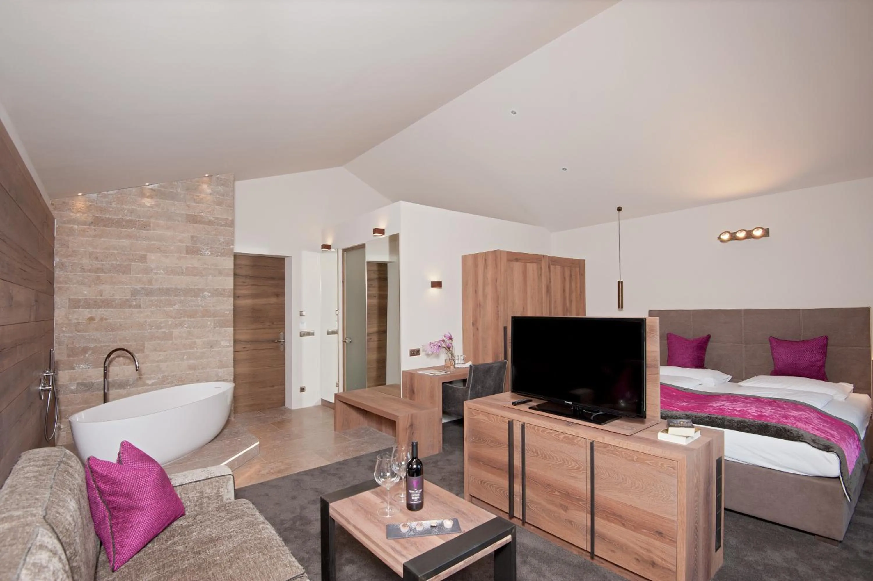Photo of the whole room, Bed in Hotel Restaurant Kirchsteiger