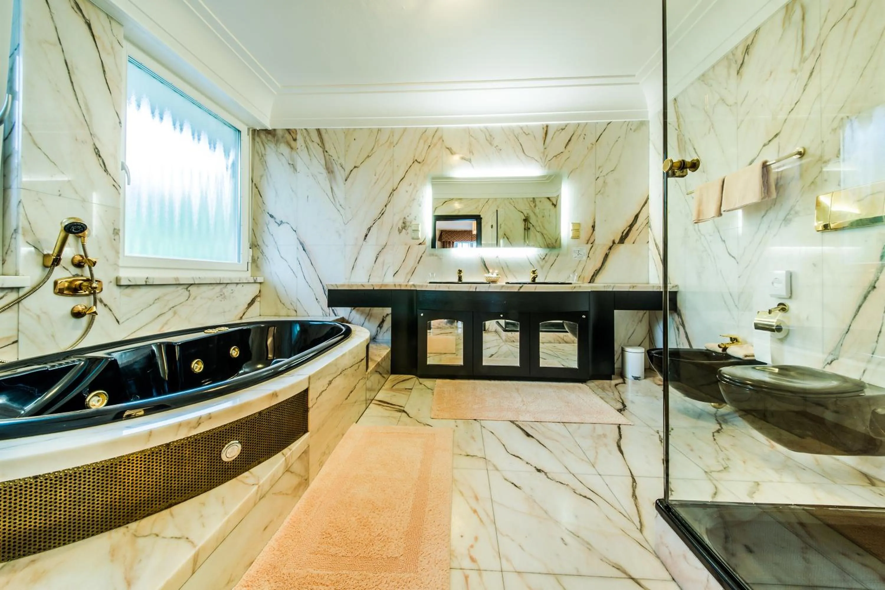 Bathroom in Hotel Restaurant Kirchsteiger
