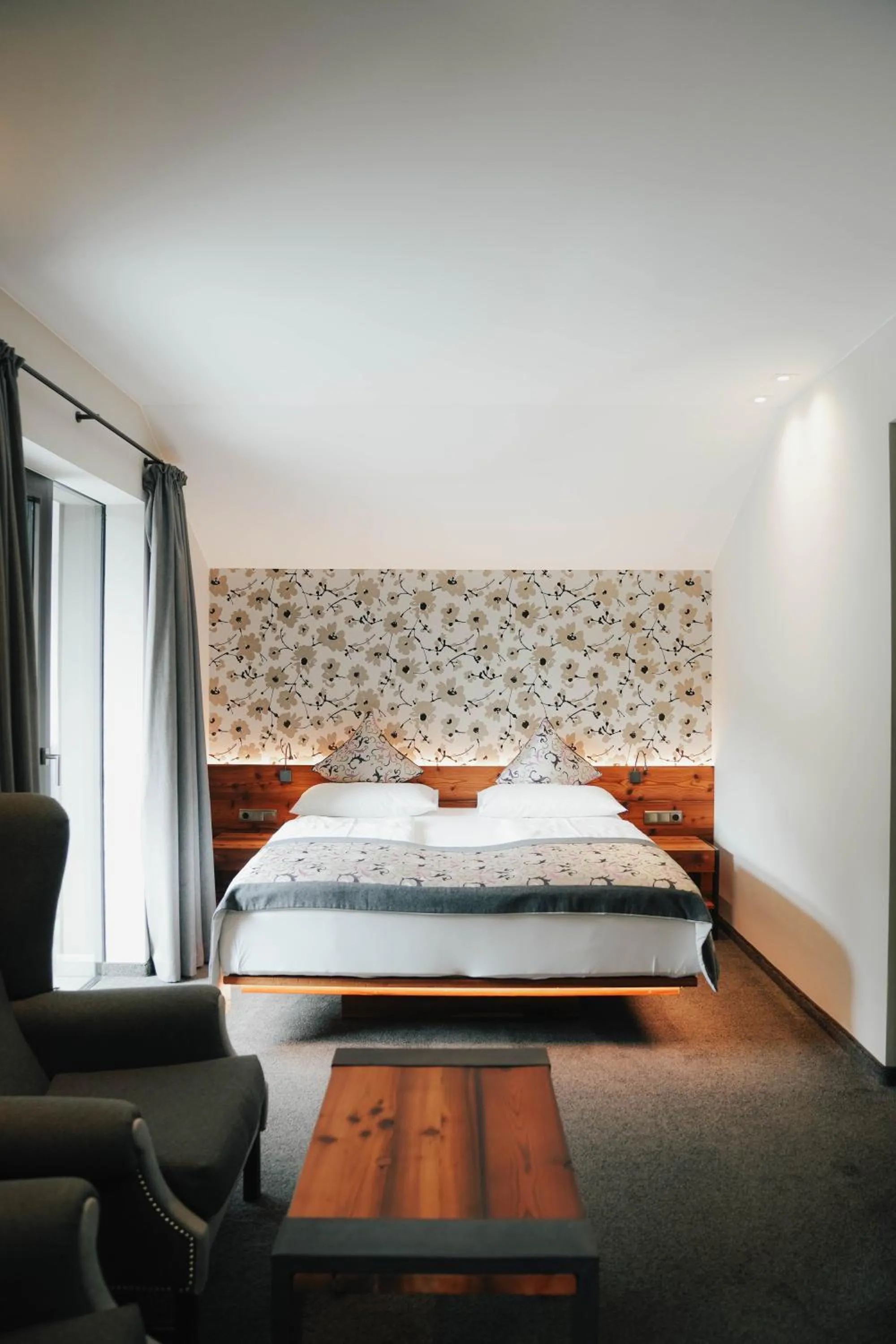 Seating area, Bed in Hotel Restaurant Kirchsteiger