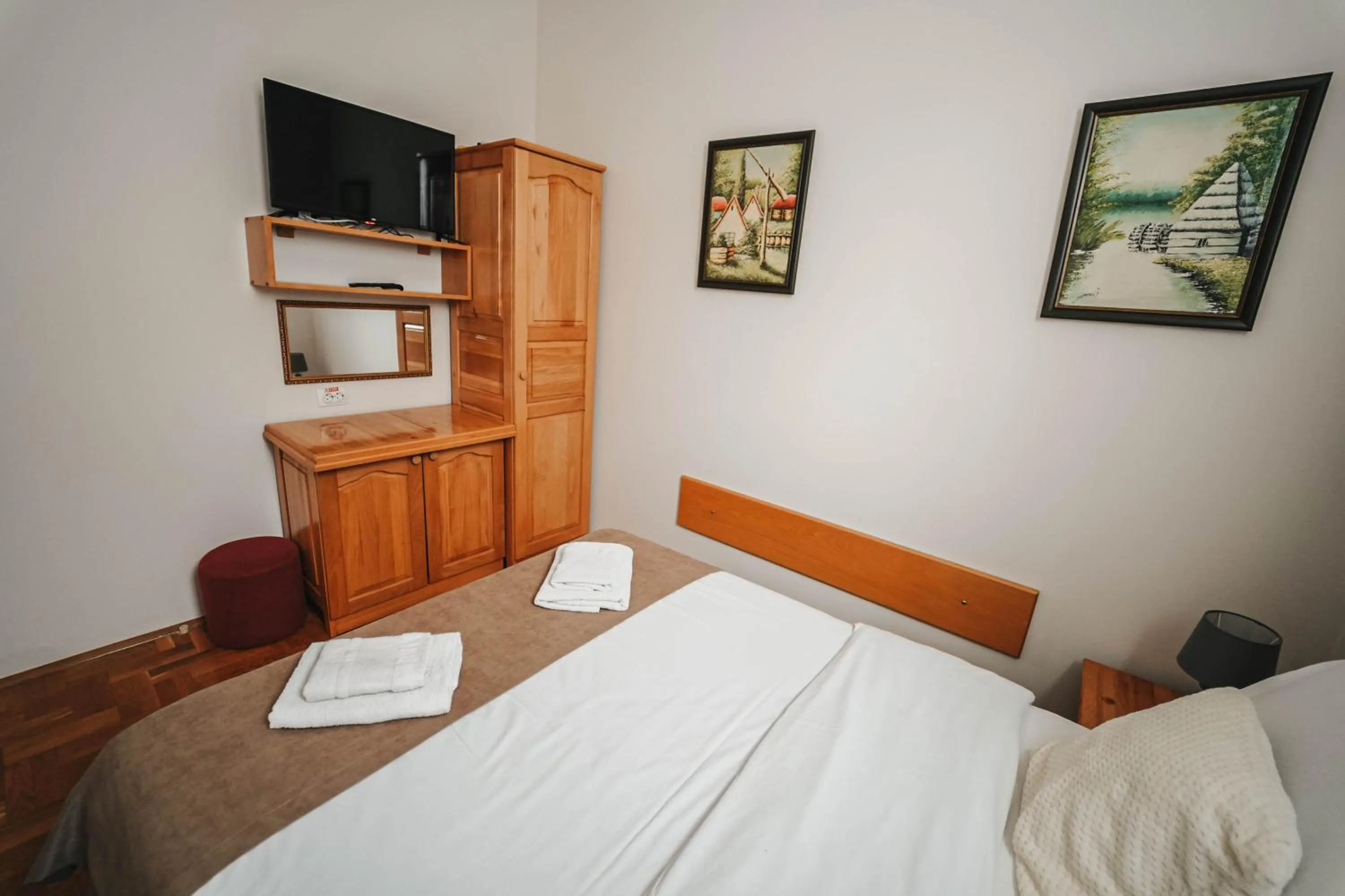 TV and multimedia, Bed in Passage