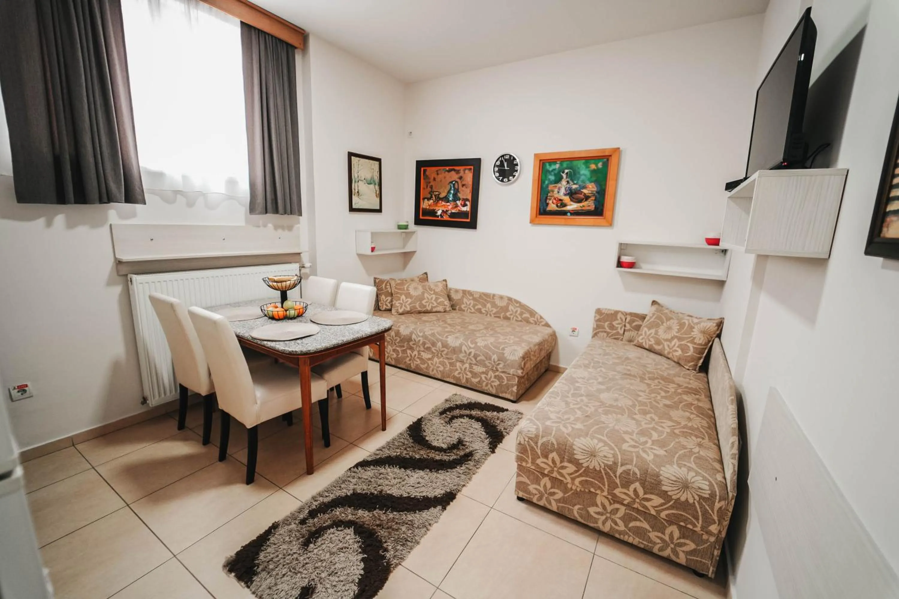 Dining area in Passage