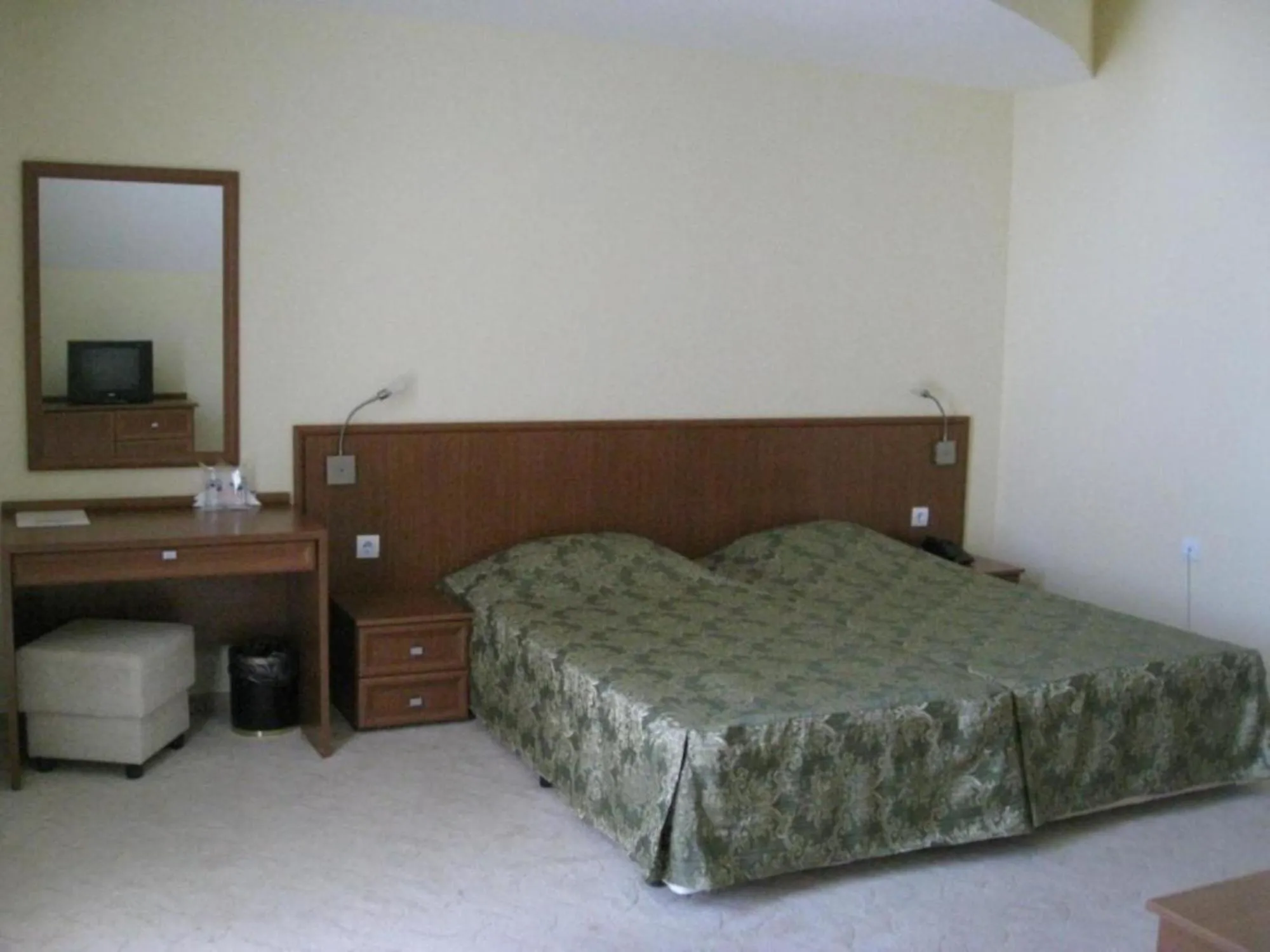 Large Double or Twin Room in Hotel Elegance