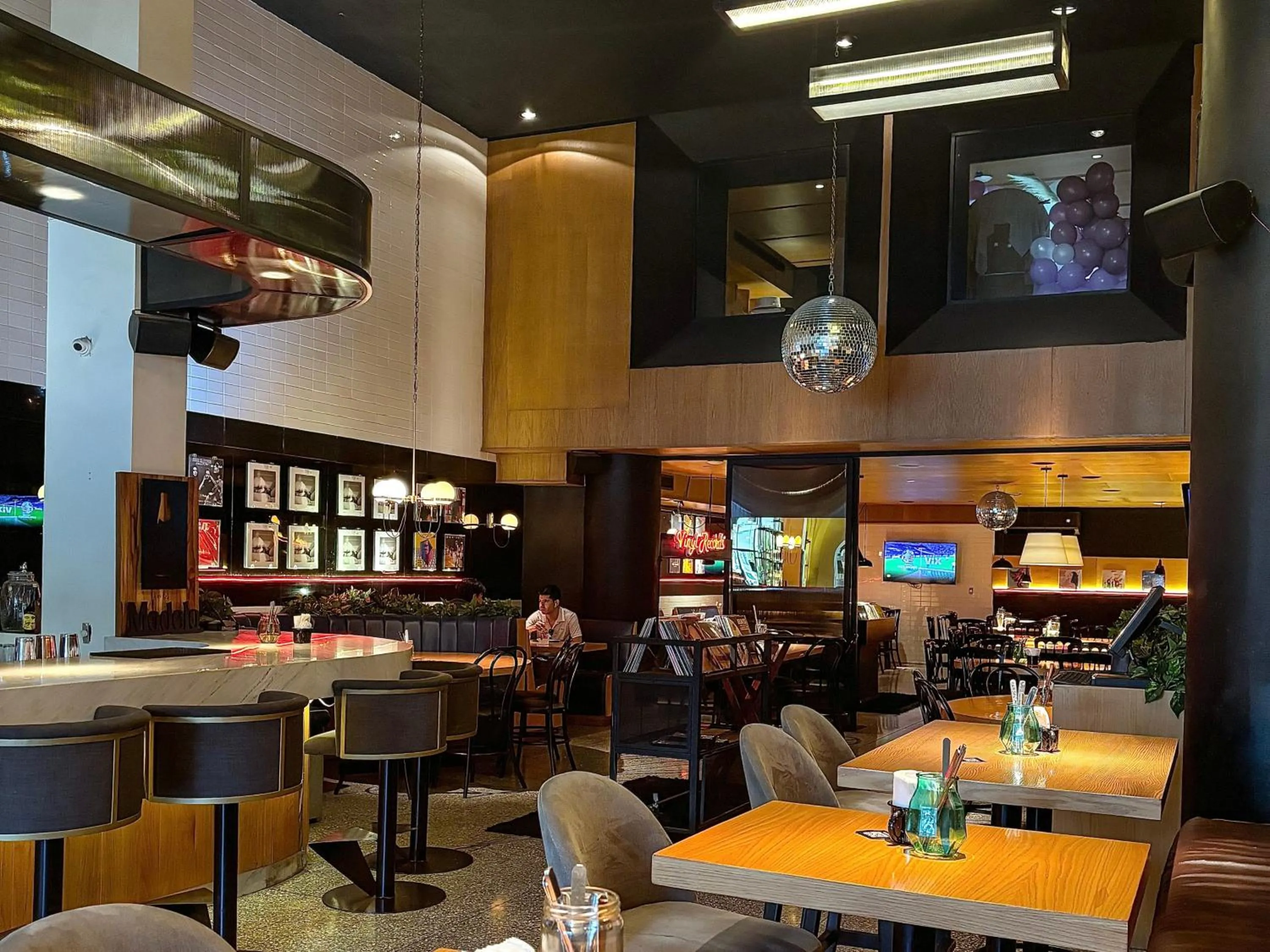 Restaurant/places to eat in Autentico Monterrey