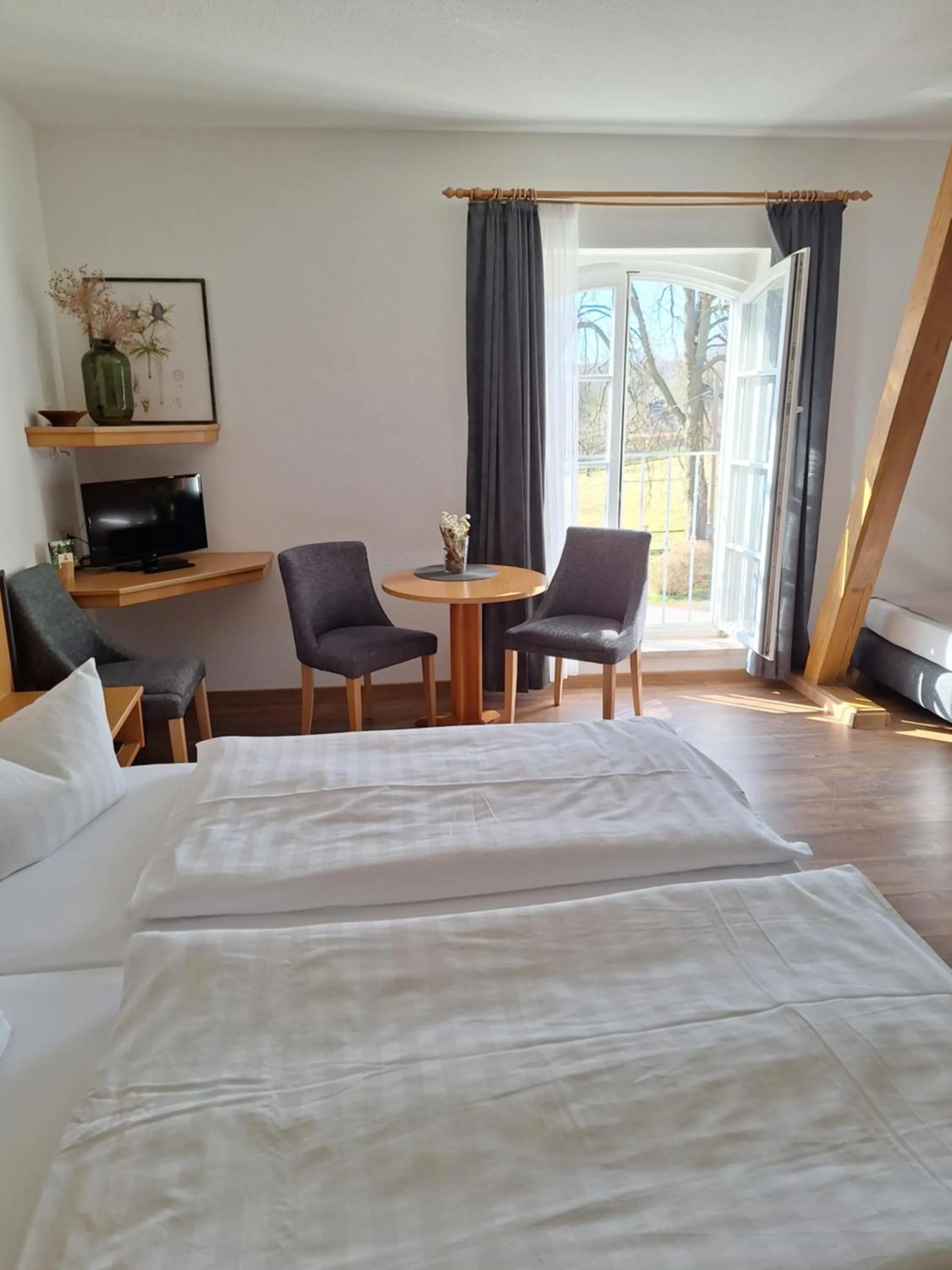 Photo of the whole room, Bed in Pension Kastanienhof