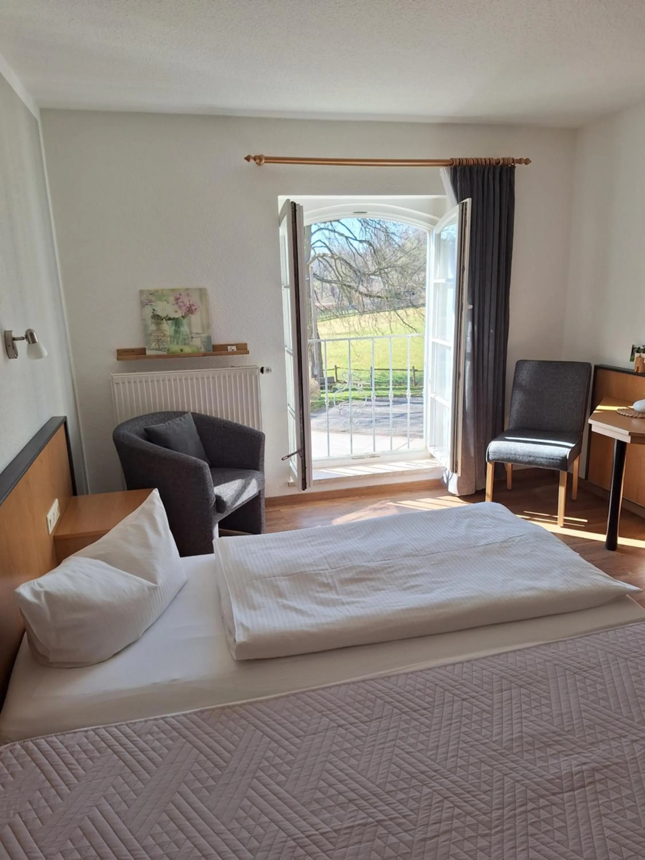 Photo of the whole room, Bed in Pension Kastanienhof